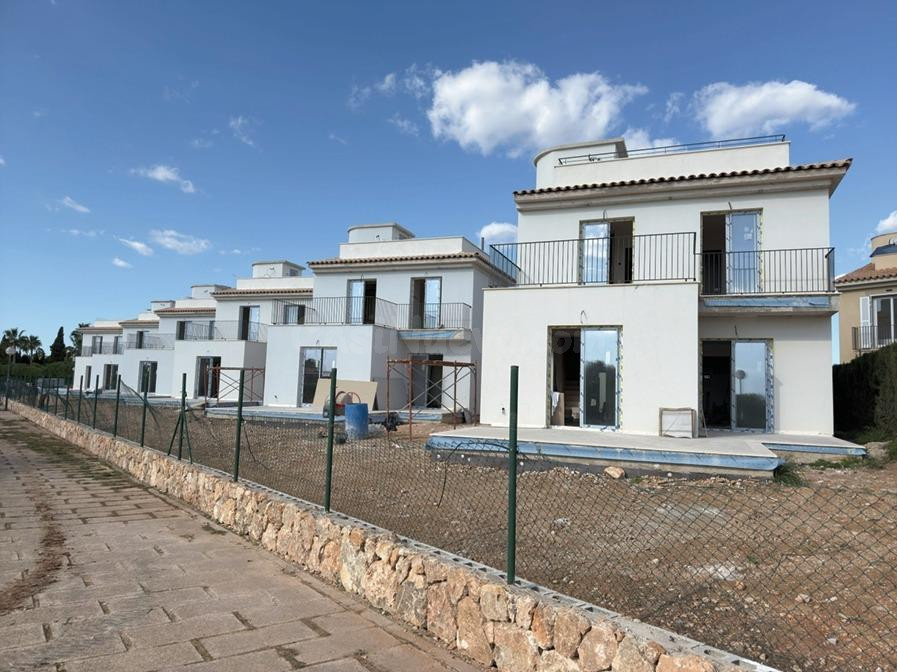 MODERNO ADOSADO DE OBRA NUEVA CERCA DE LA PLAYA DE 'ES TRENC' - SA RÁPITA
