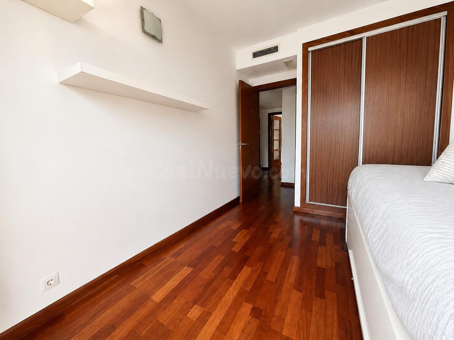 ÁTICO CON TERRAZA Y PARKING - foto 5