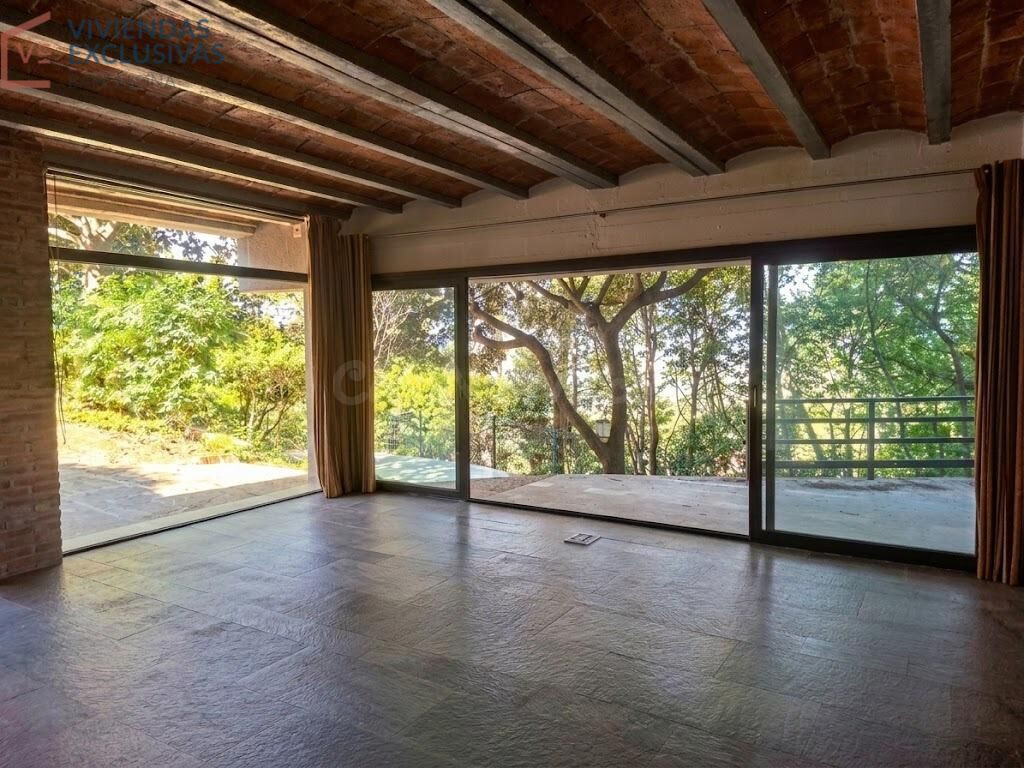 Casa independiente de diseño con alto valor arquitectónico- Vallvidrera