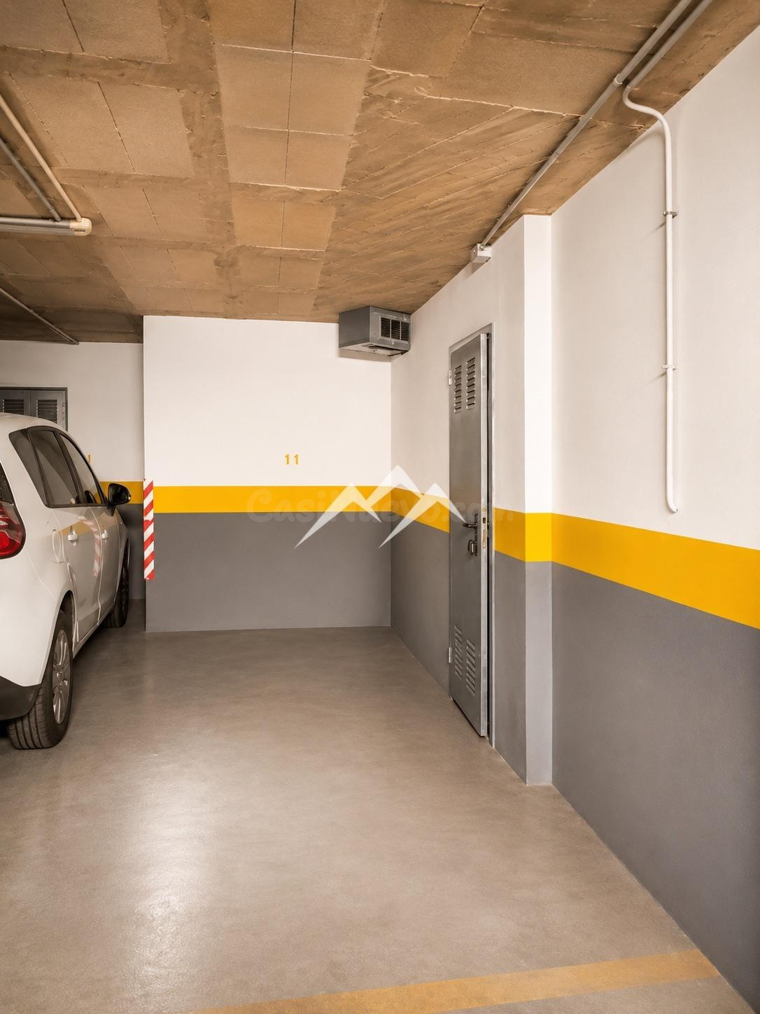 Se vende plaza de aparcamiento con trastero en Palma - foto 2