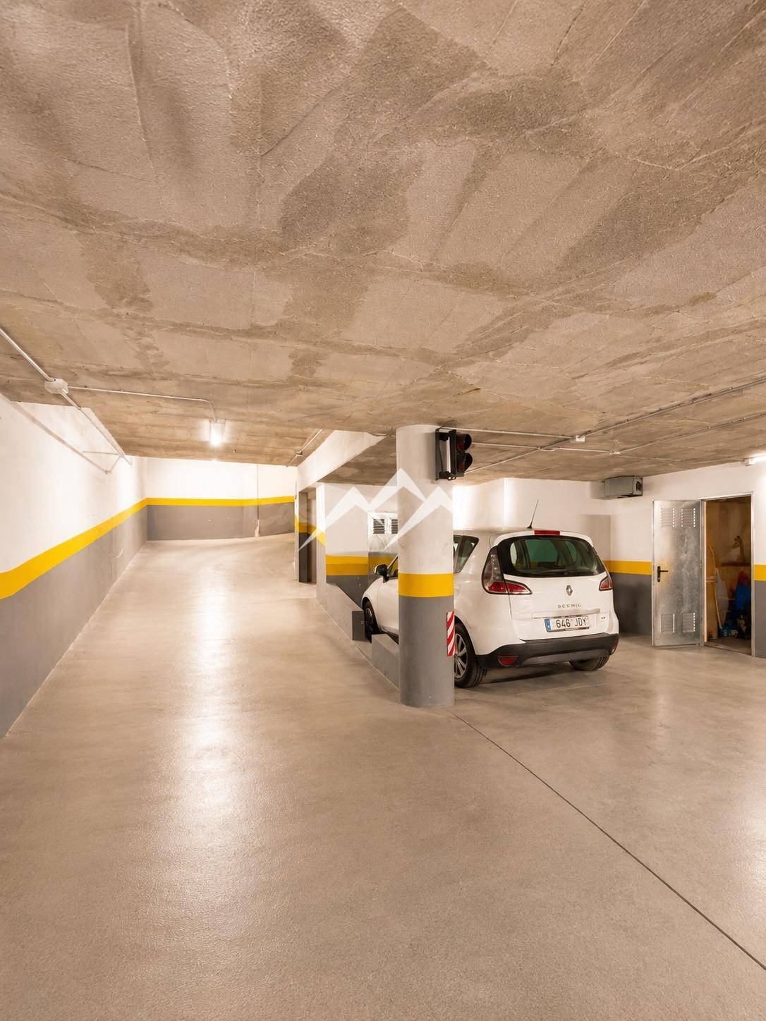 Se vende plaza de aparcamiento con trastero en Palma - foto 4