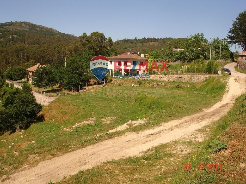 Terreno urbanizable con proyecto y licencia de obras. - foto 5