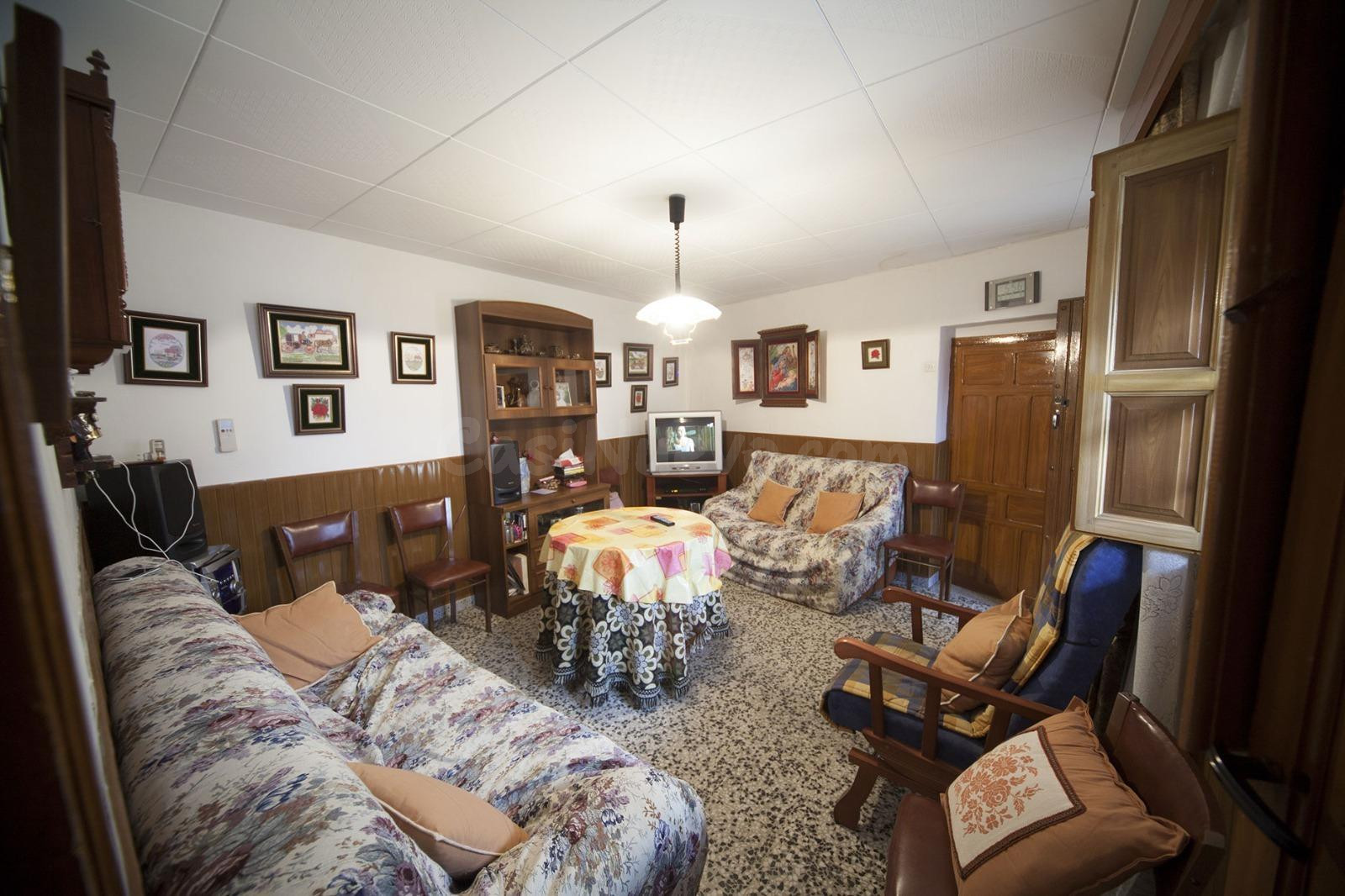 Casa amplia con patio y cochera para dos coches en Villanueva de Algaidas