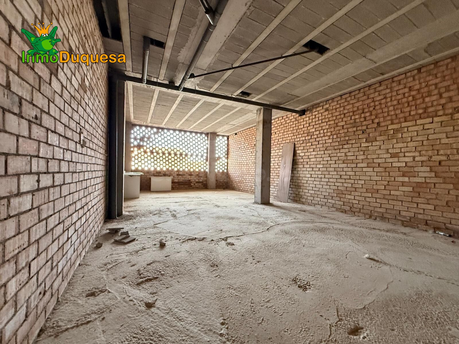 Local comercial en el Centro de Láchar. (Ideal negocio o cambio de uso a VIVIENDA)
