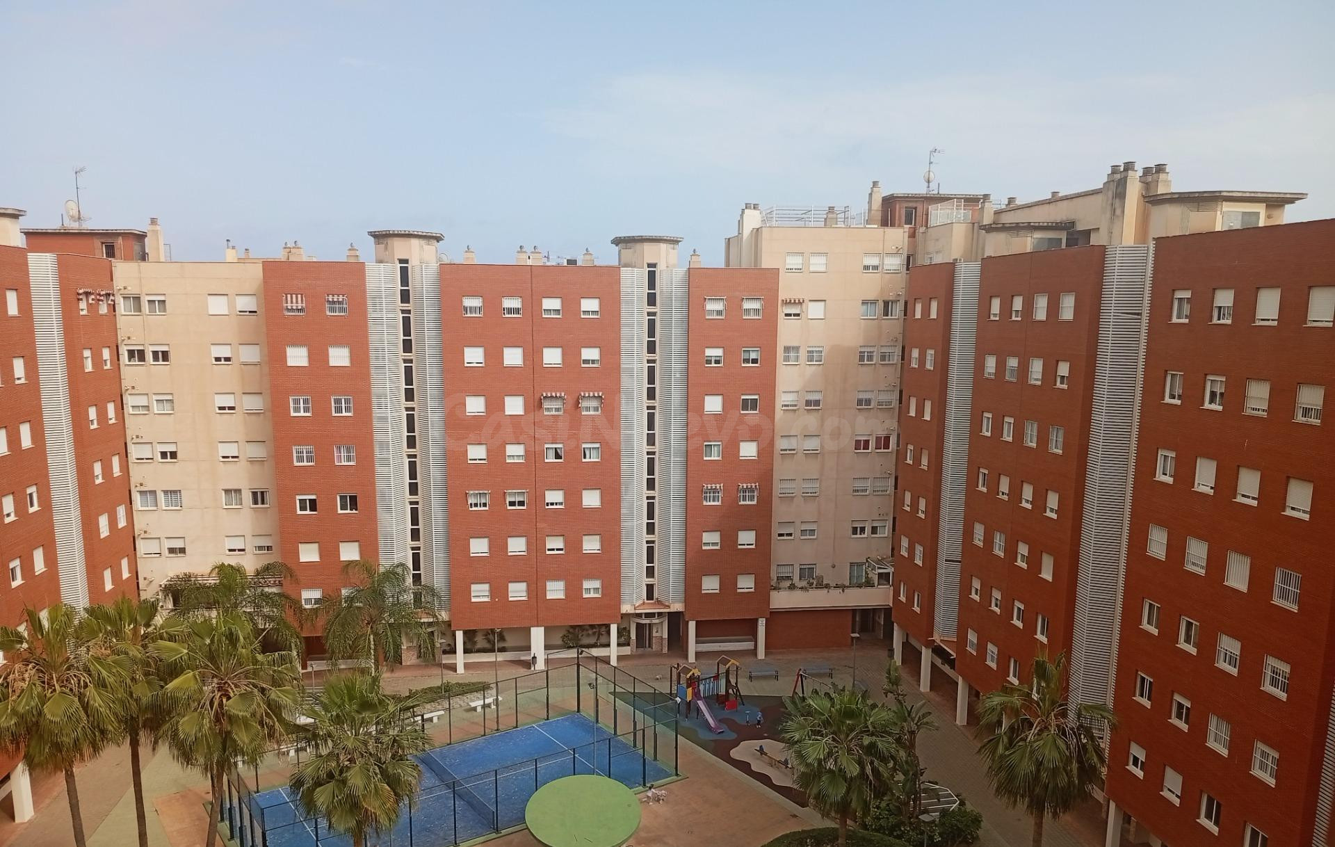 Amplio y luminoso piso a 900m de la playa en Parque del Litoral, Málaga
