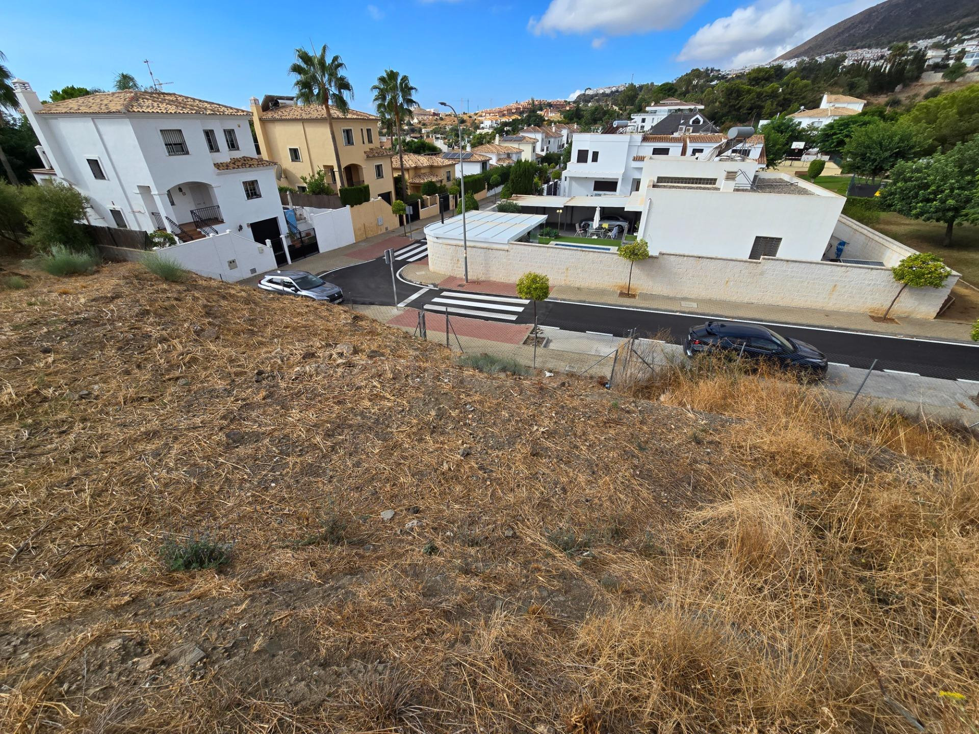 Excelente Parcela Urbana en Benalmádena - Ideal para Chalet Independiente