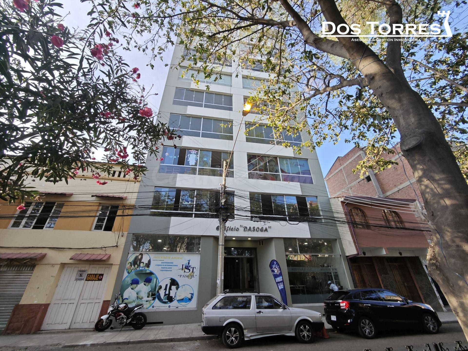 300$us Amplia oficina en alquiler, Sobre la Plazuela Barba de Padilla, próximo al prado