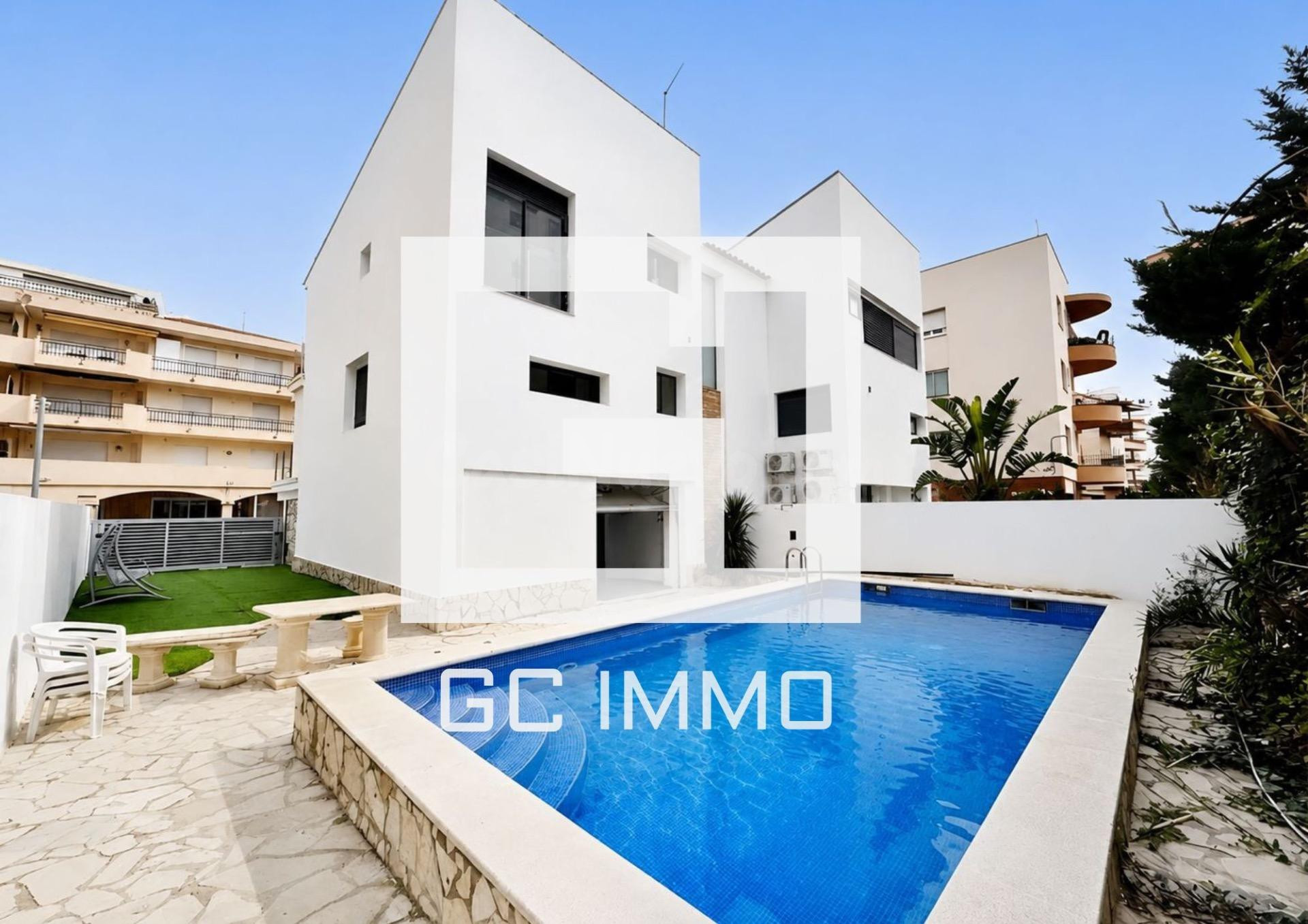 Chalet independiente en venta en Calle de la Roca Negra