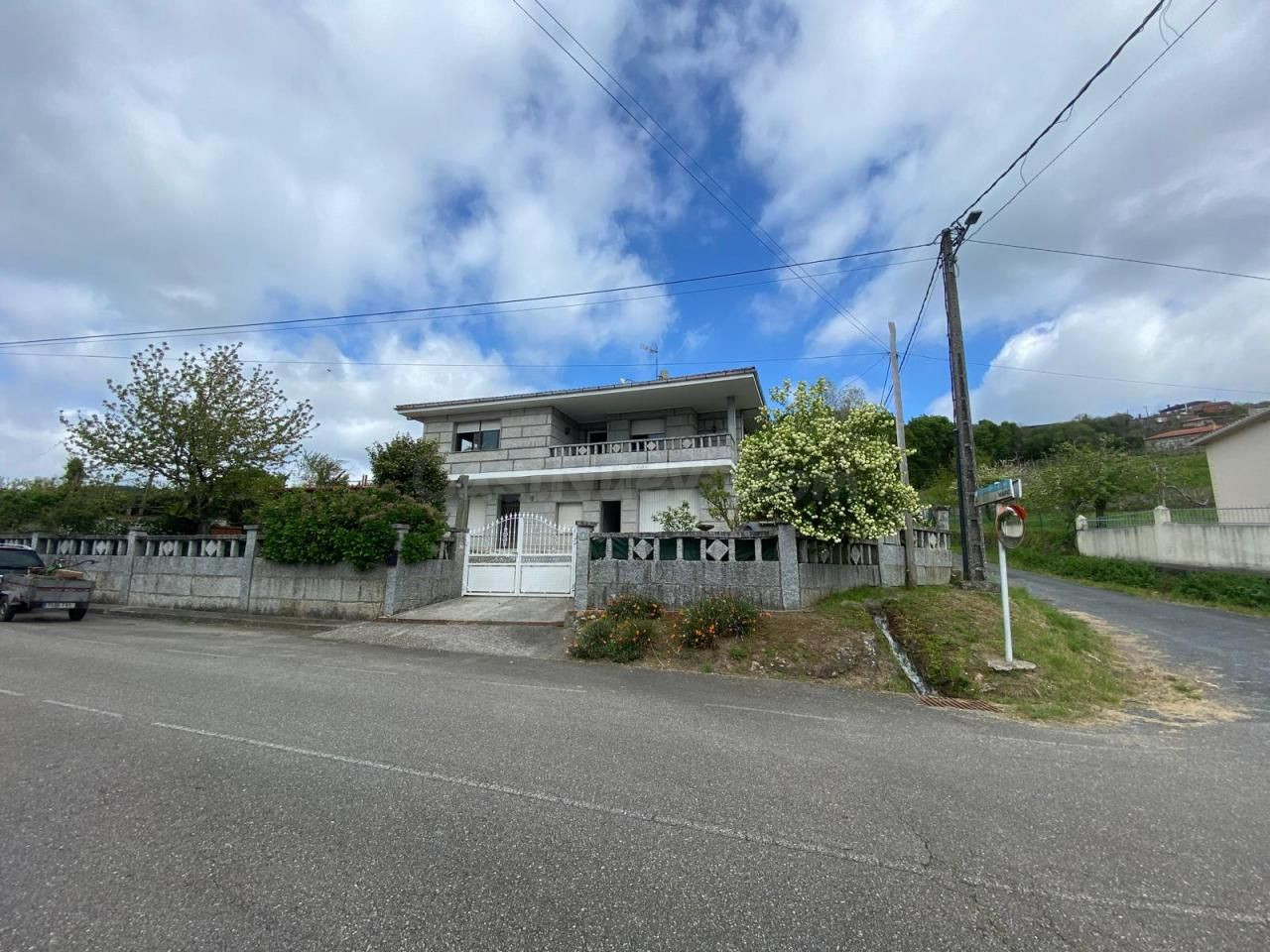 ¡Se vende casa en Gomesende con piscina, jardin y opcion a f - foto 2