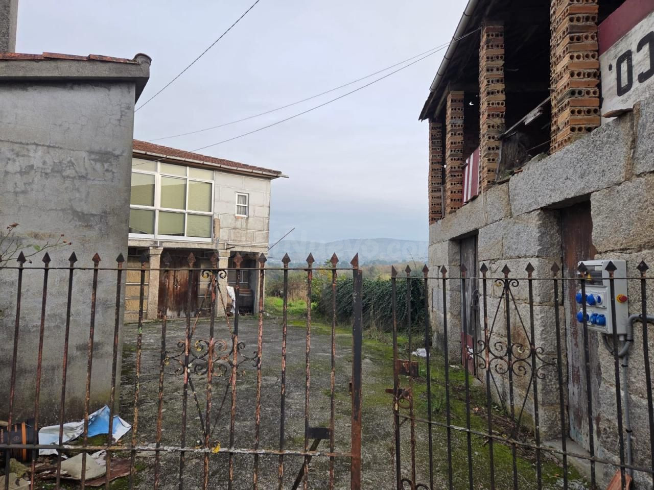OPORTUNIDAD!!! SE VENDEN 2 CASAS REGISTRADAS  Y CON TERRENO  - foto 3