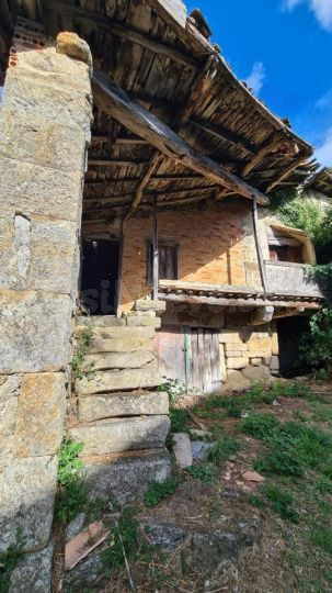 OPORTUNIDAD! CASA EN VENTA CON TERRENO PARA REFORMAR EN NOGU - foto 3