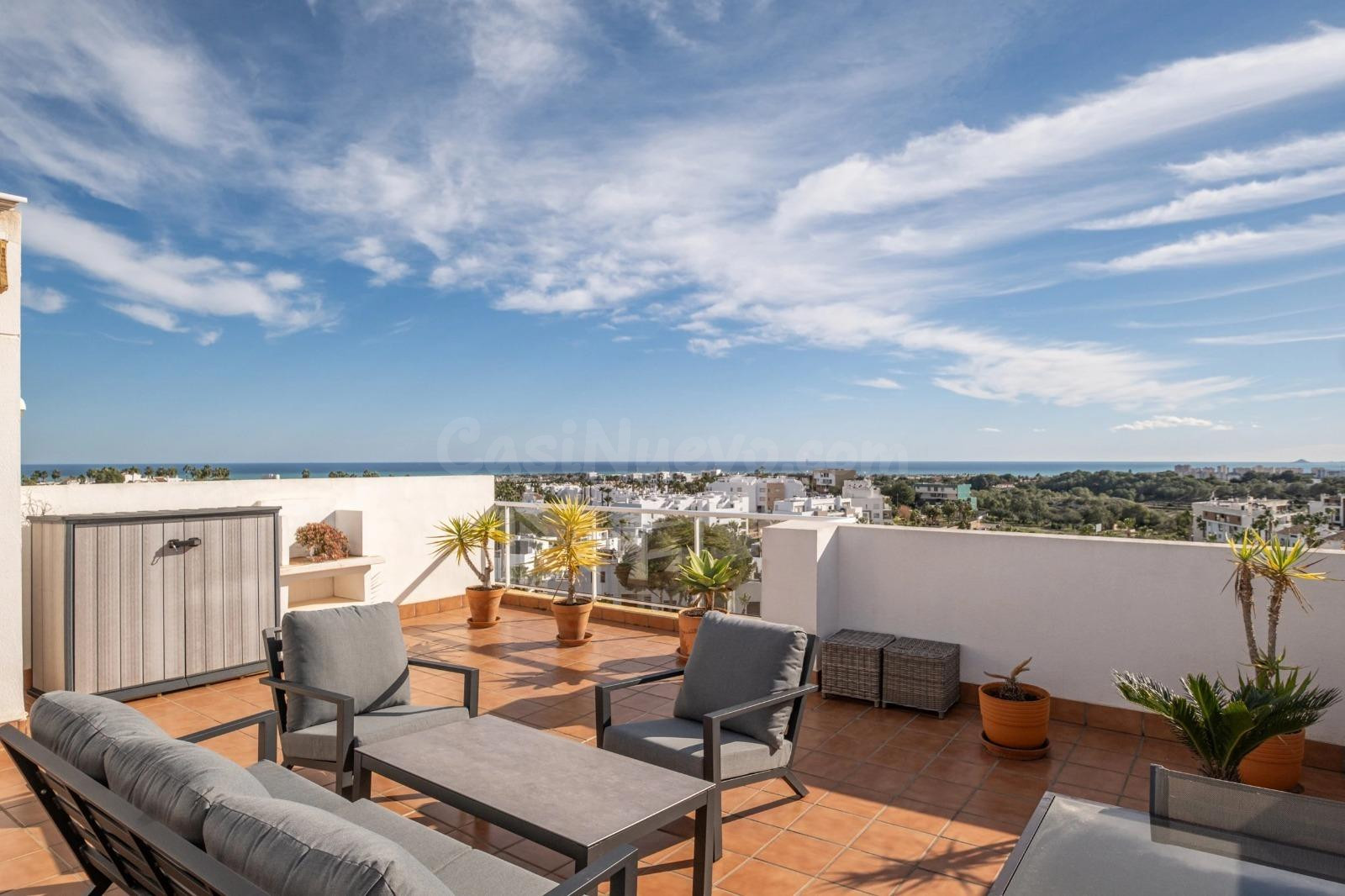 Ático Elegante con Excepcional Terraza Privada en la Azotea - Villamartin