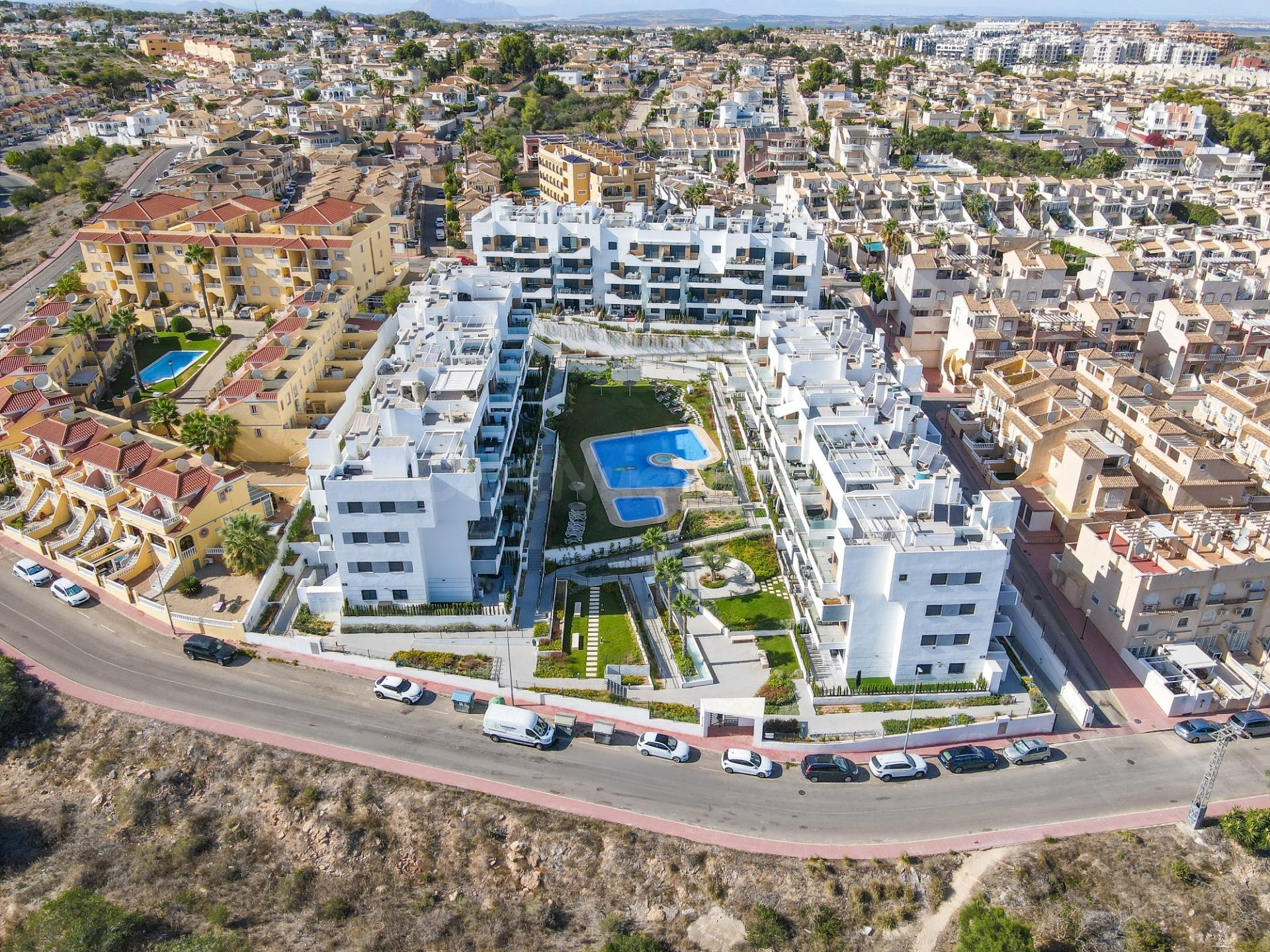 Ático de Lujo con Solárium Privado en Villamartín – Listo pa