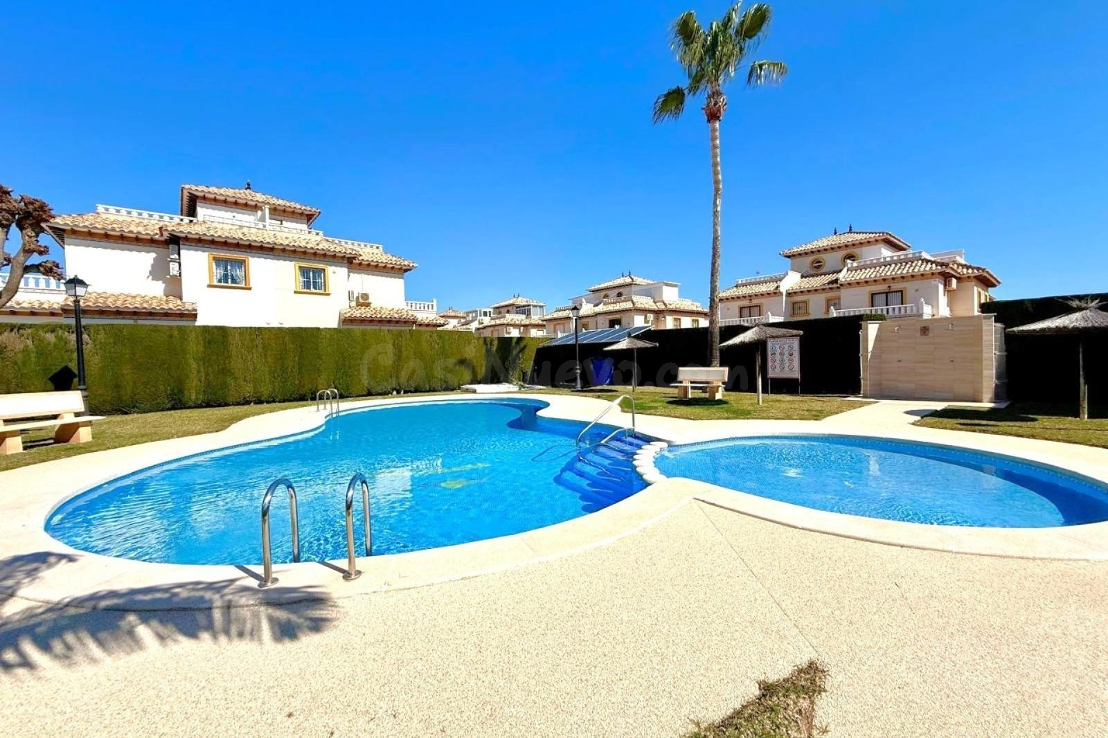 Bien mantenida villa quad en ubicación deseada - Lomas de Cabo Roig