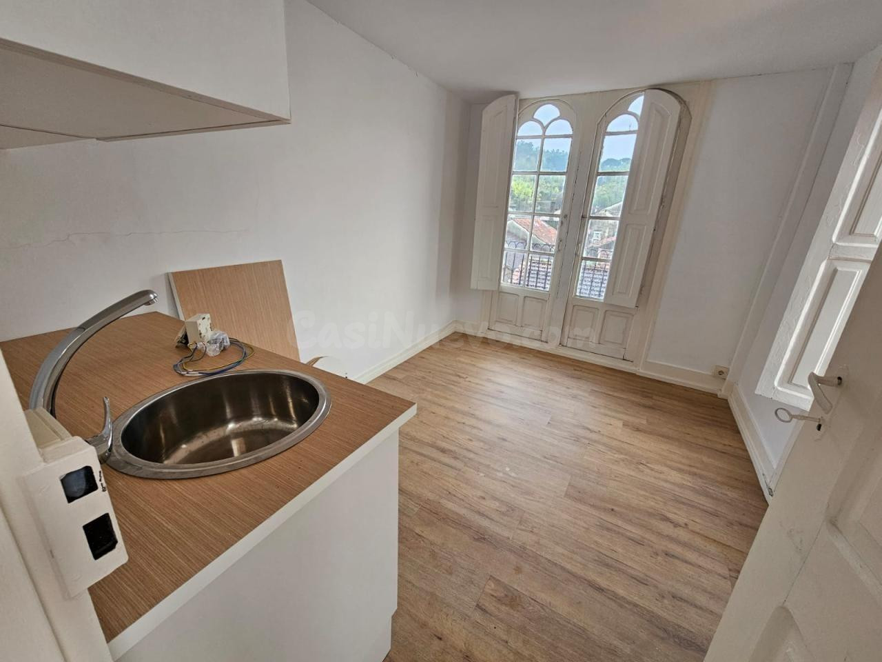 OPORTUNIDAD!!! SE VENDE EDIFICIO COMPLETO EN EL CENTRO DE RI - foto 2