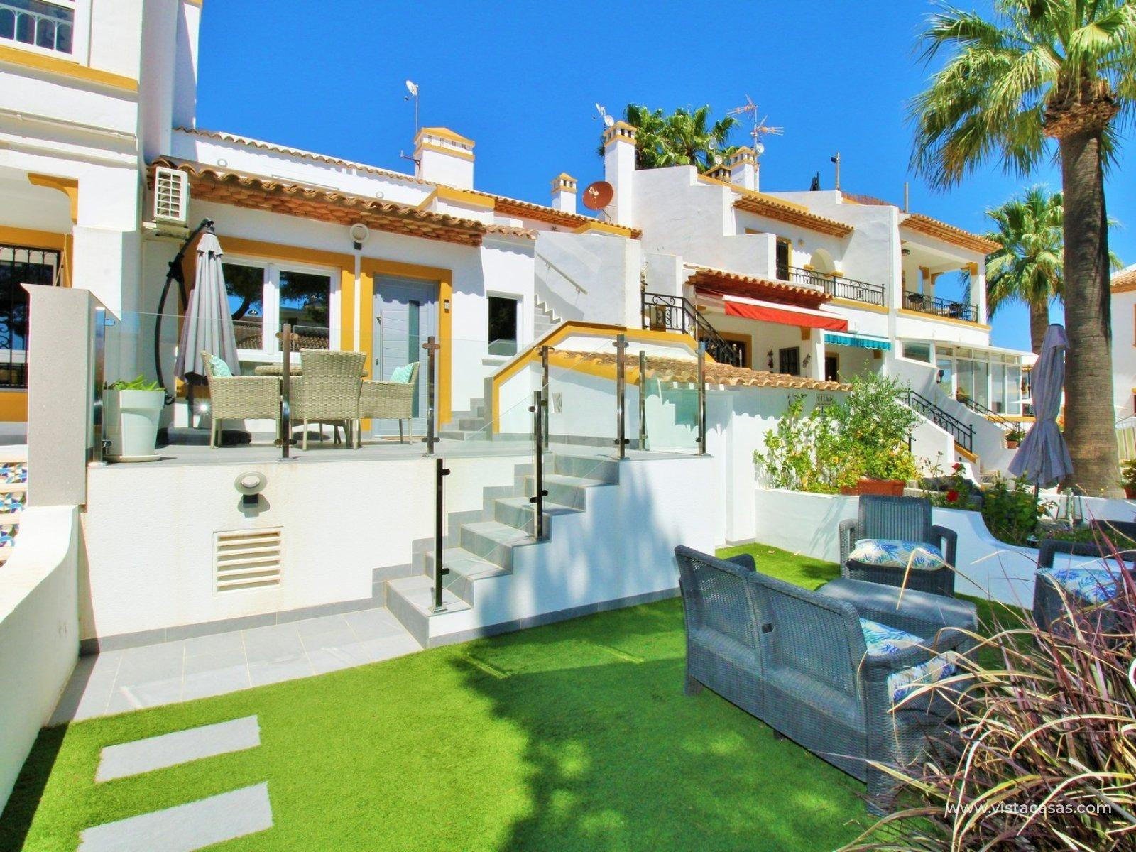 Bungalow Lola de 3 Dormitorios Totalmente Renovado con Solárium Privado en Villamartín