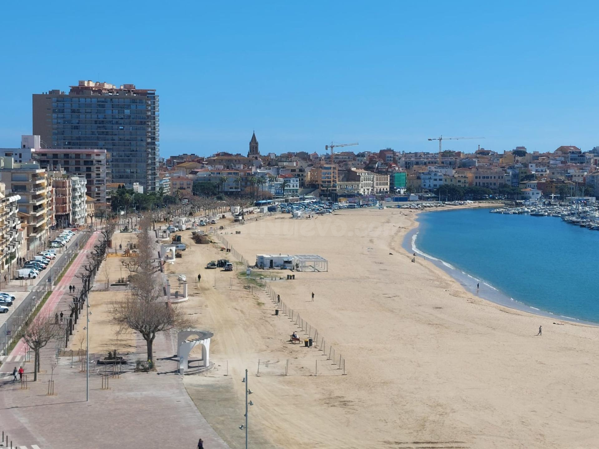 PALAMÓS: PISO A 1a LÍNEA DE MAR CON TERRAZA DE 25 M2 - foto 5