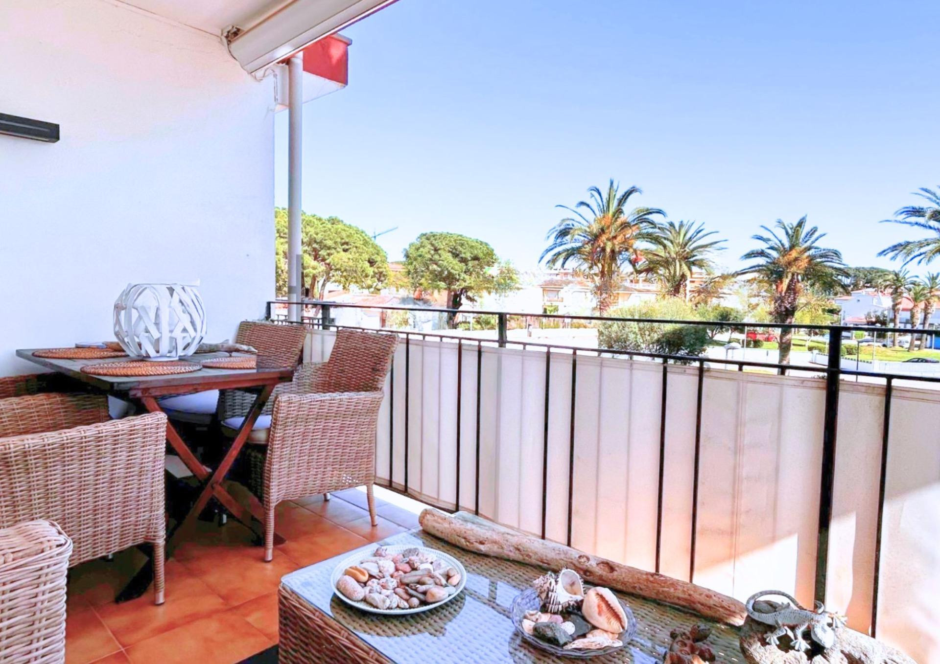 PALAMÓS: APARTAMENTO EN LA FOSCA CON ZONA DE APARCAMIENTO COMUNITARIO. BUEN ESTADO.