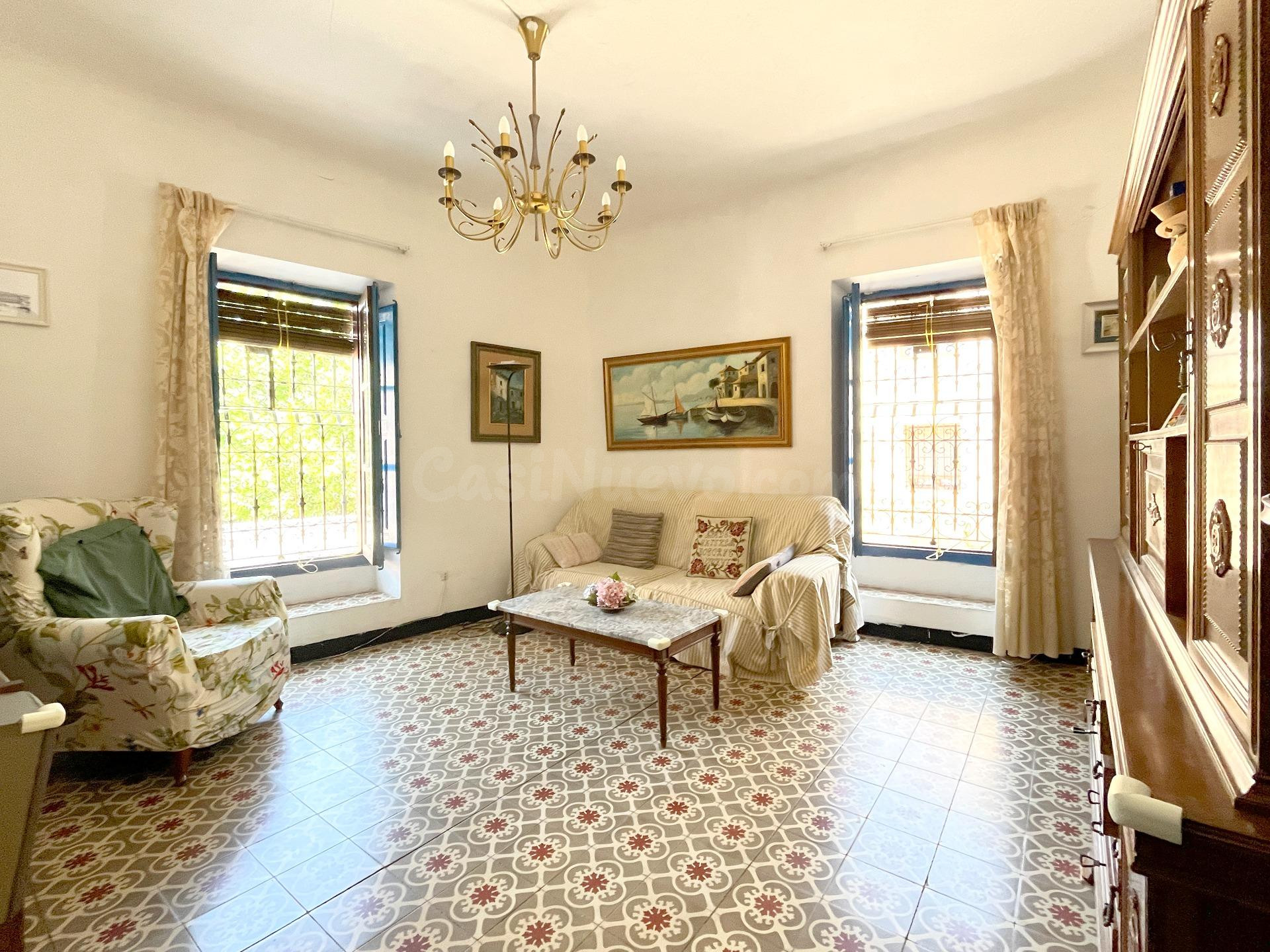 SE VENDE CASA DE  PUEBLO DE TRES PLANTAS Y 7 DORMITORIOS EN  - foto 2