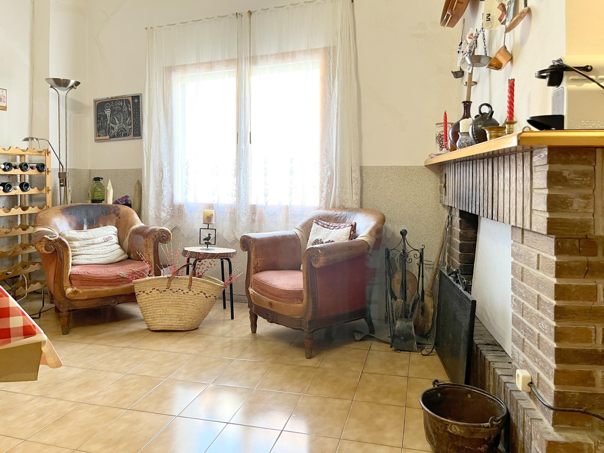 SE VENDE CASA DE  PUEBLO DE TRES PLANTAS Y 7 DORMITORIOS EN  - foto 5