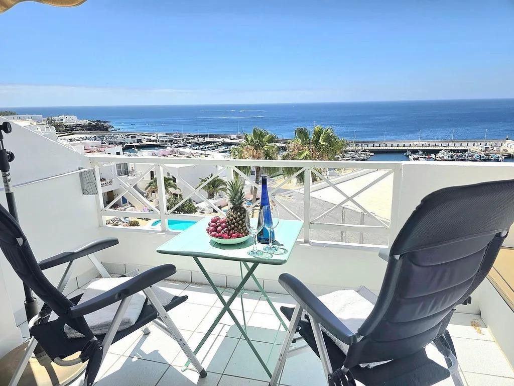 estudio con impresionantes vistas panorámicas al mar en Puerto del Carmen.