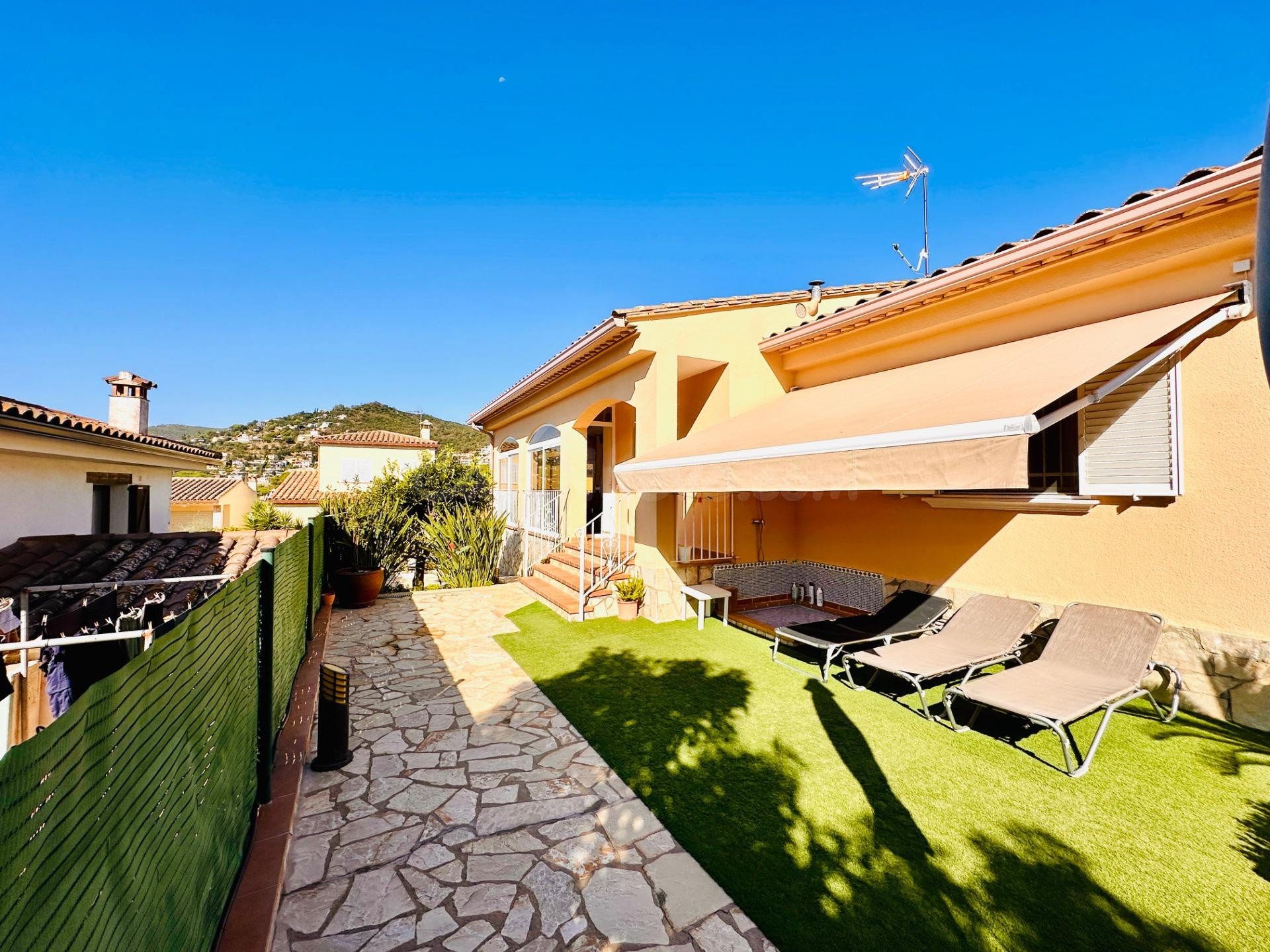 CALONGE: CHALET CON GARAJE Y PISCINA EN PERFECTO ESTADO. ZON - foto 5