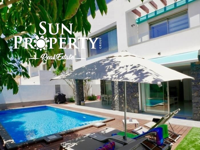 VILLA DE LUJO CON APARTAMENTO INDEPENDIENTE EN LOS CRISTIANOS