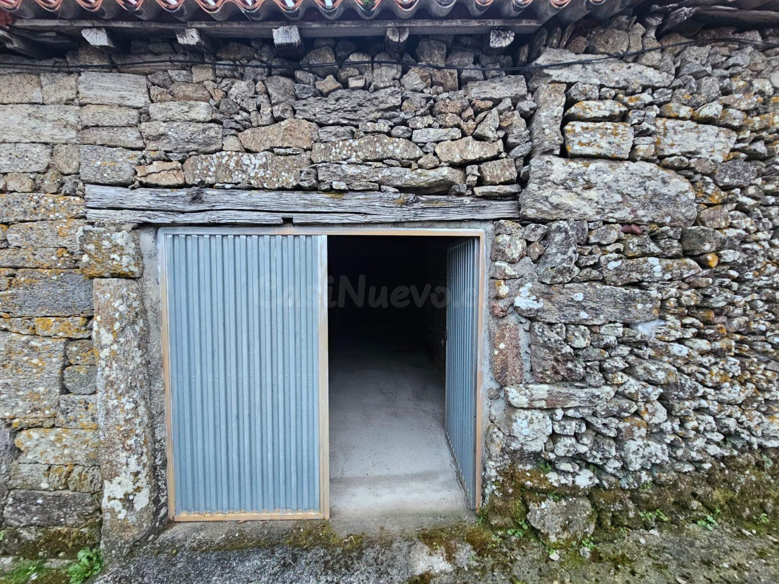 Se vende galpón en A Teixeira - Castro Caldelas