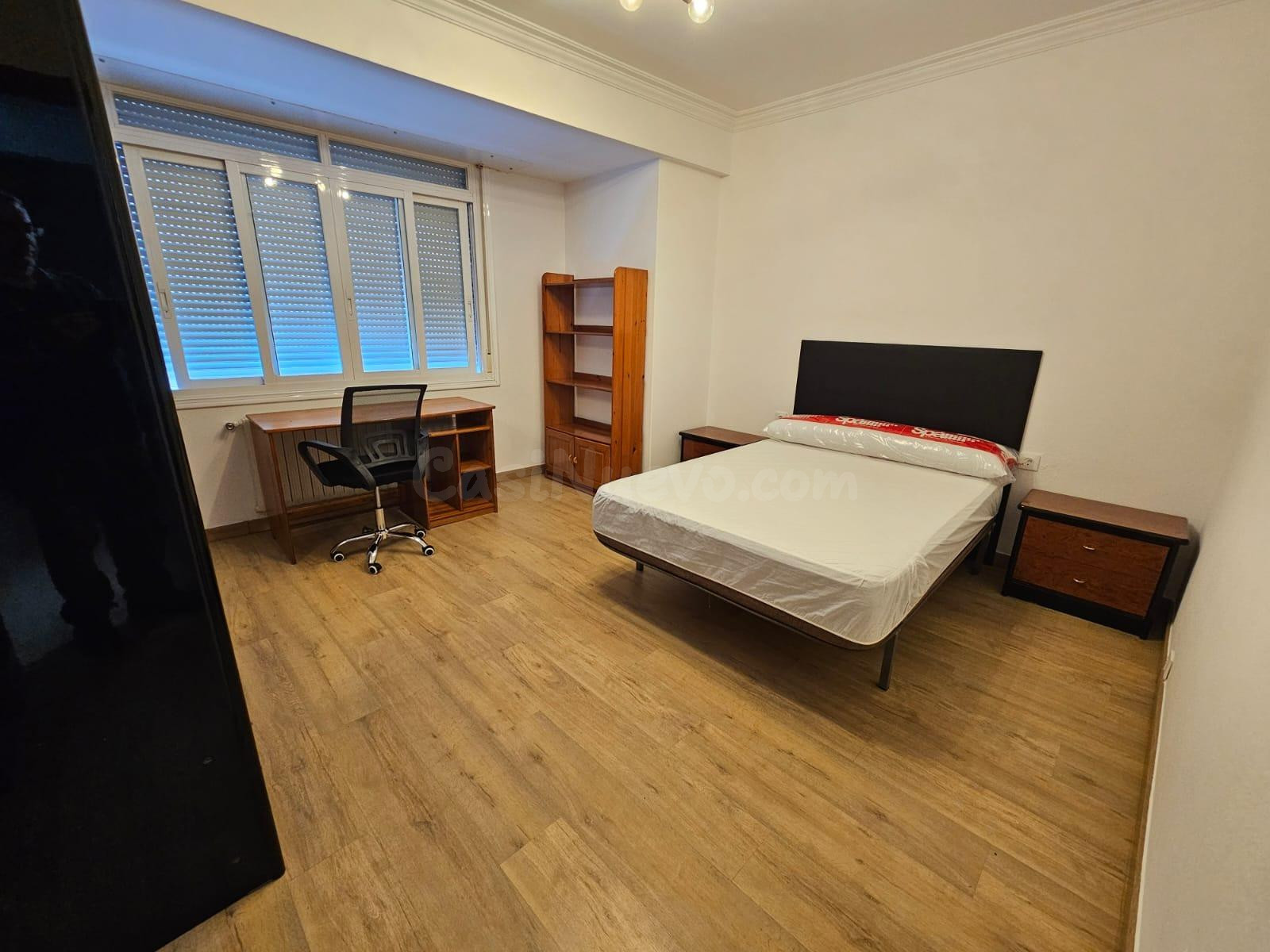Amplio piso de cuatro habitaciones disponibles perfecto para estudiantes, no pierdas la oportunidad!!!