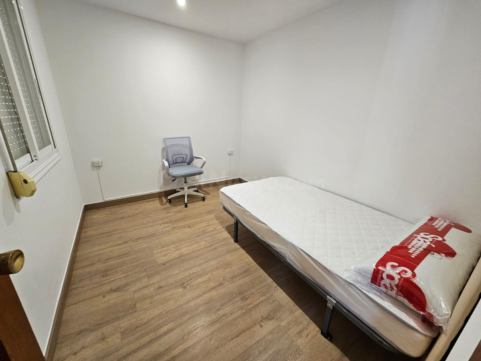 Amplio piso de cuatro habitaciones disponibles perfecto para estudiantes, no pierdas la oportunidad!!!