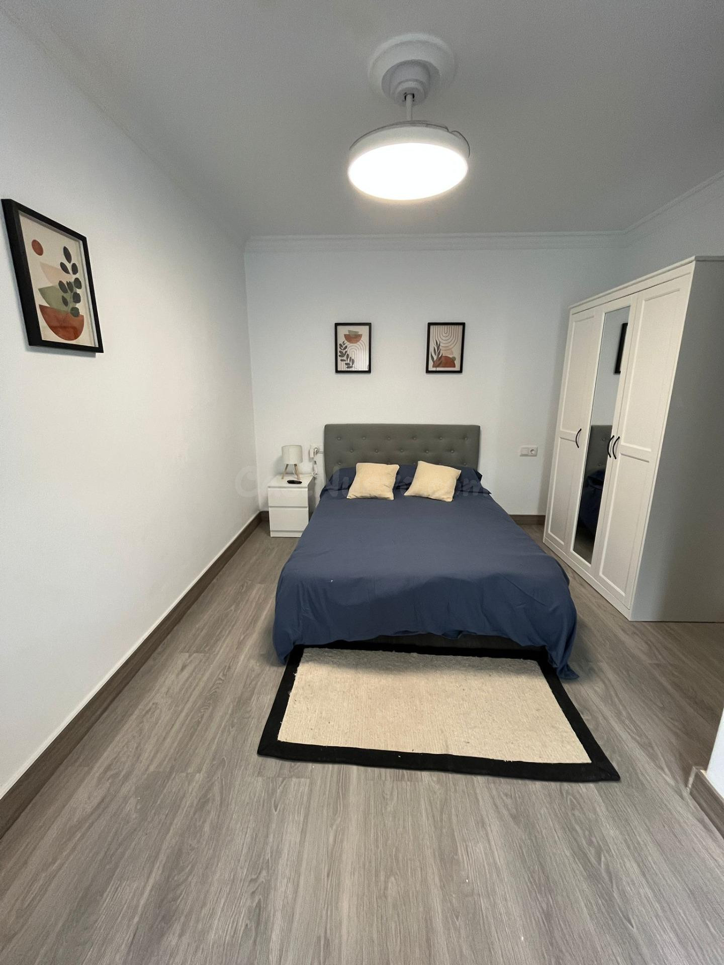 Amplia Habitación Reformada en Ourense - Zona O Vinteún -