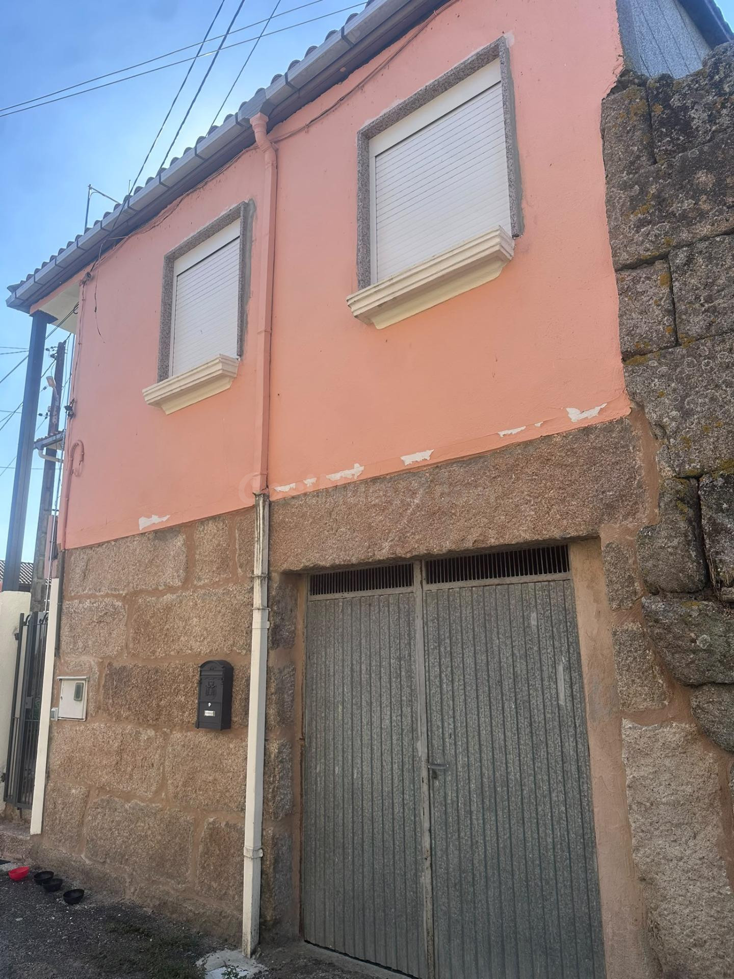 Encantadora Casa Semireformada en San Cibrao das Viñas - Ideal para Tu Hogar
