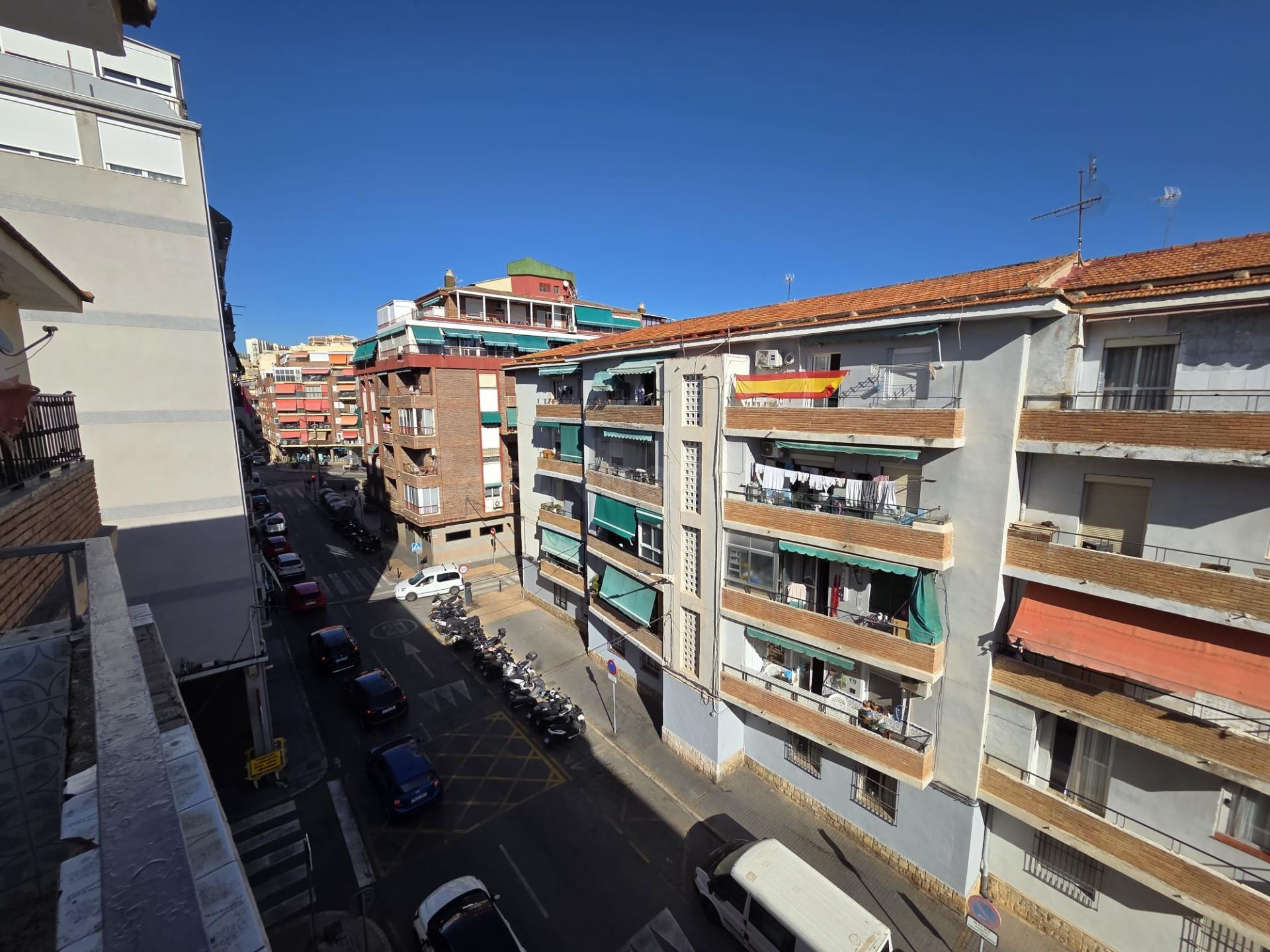 Vivienda para REFORMAR de 3 habitaciones con vistas en BENIDORM