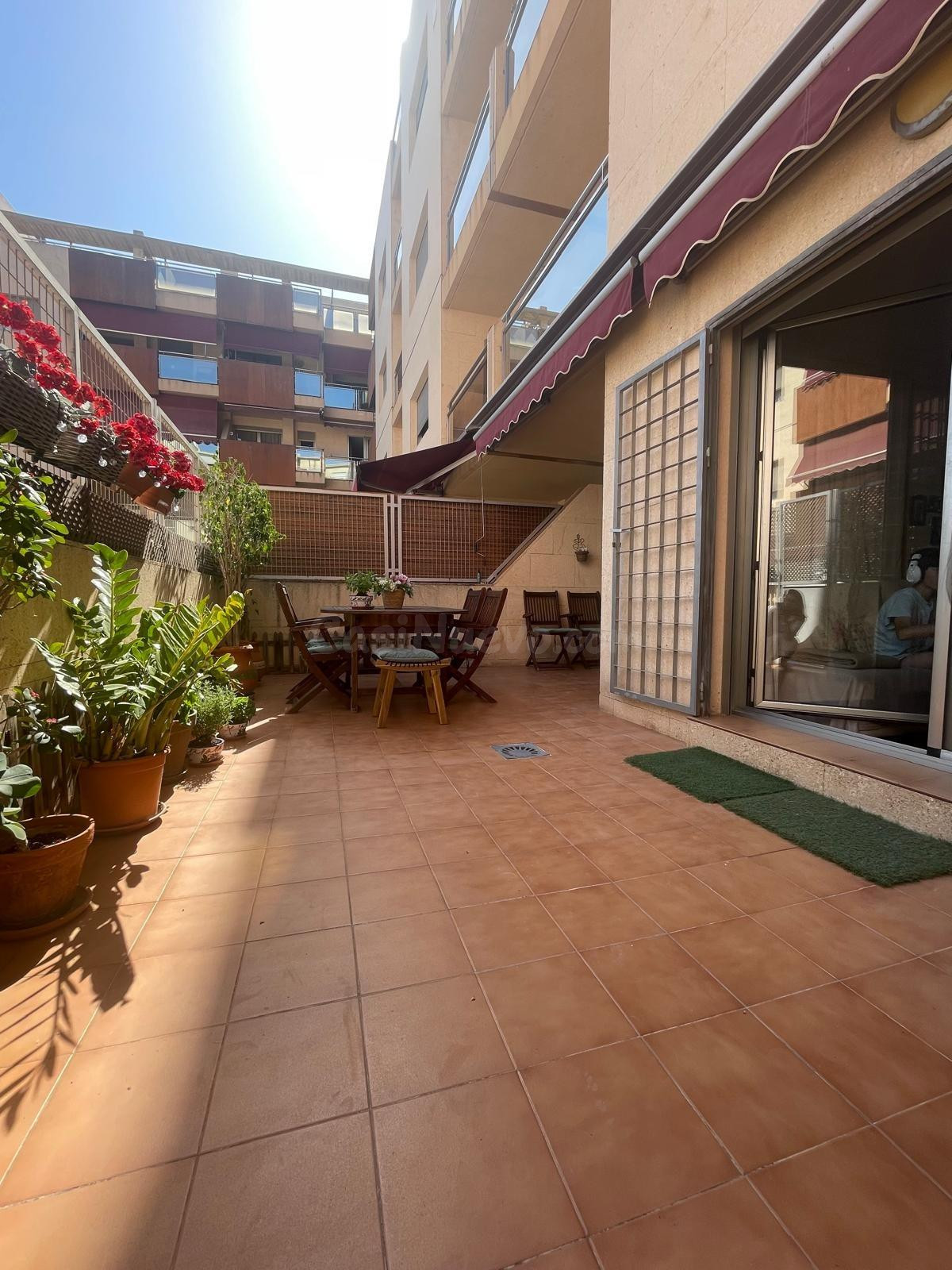 ESPECTACULAR PISO EN EDIFICIO CON PISCINA COMUNITARIA EN ZONA JUAN DE BORBÓN