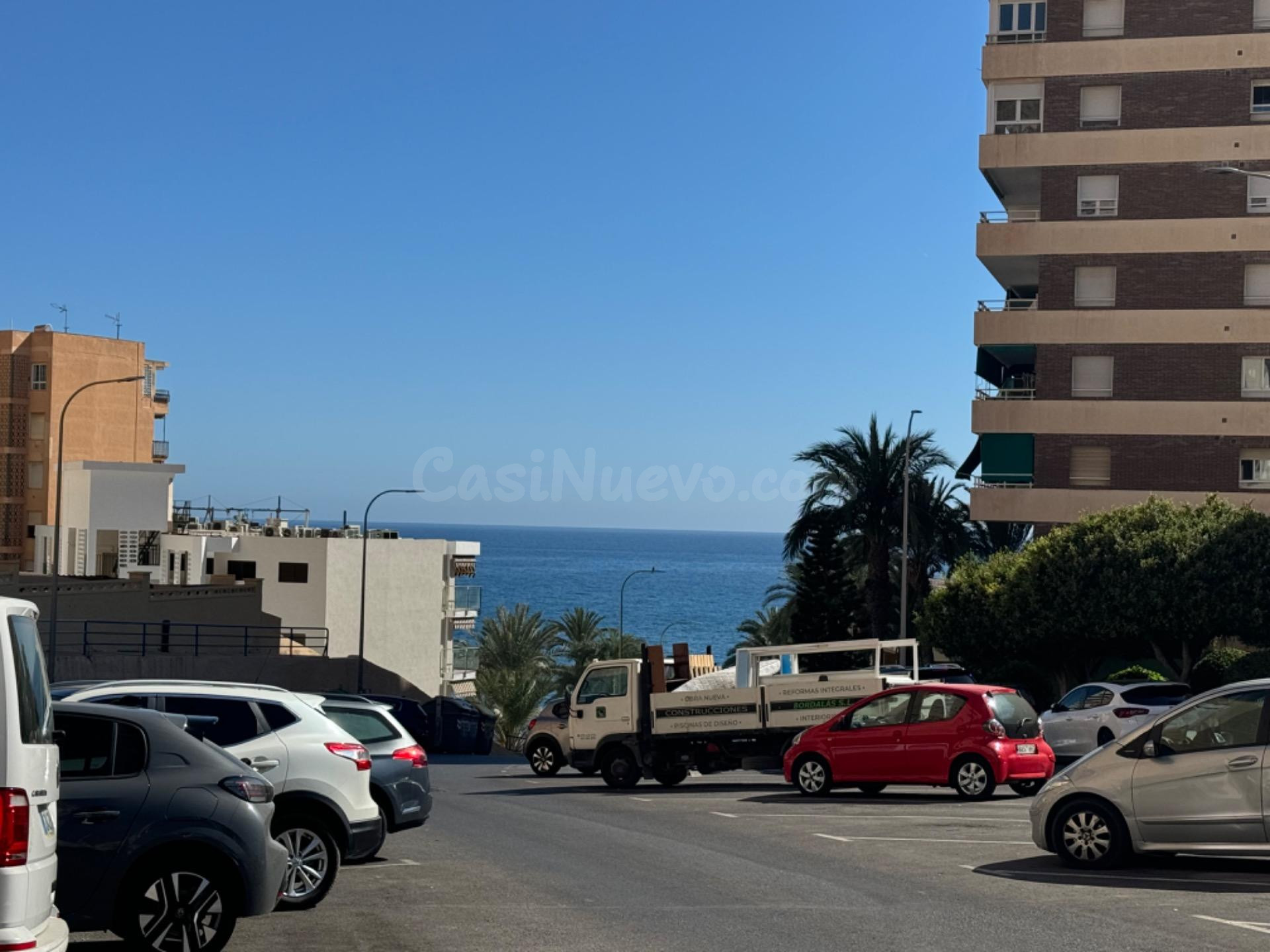 Estudio Luminoso en el Corazón del Puerto de Aguadulce