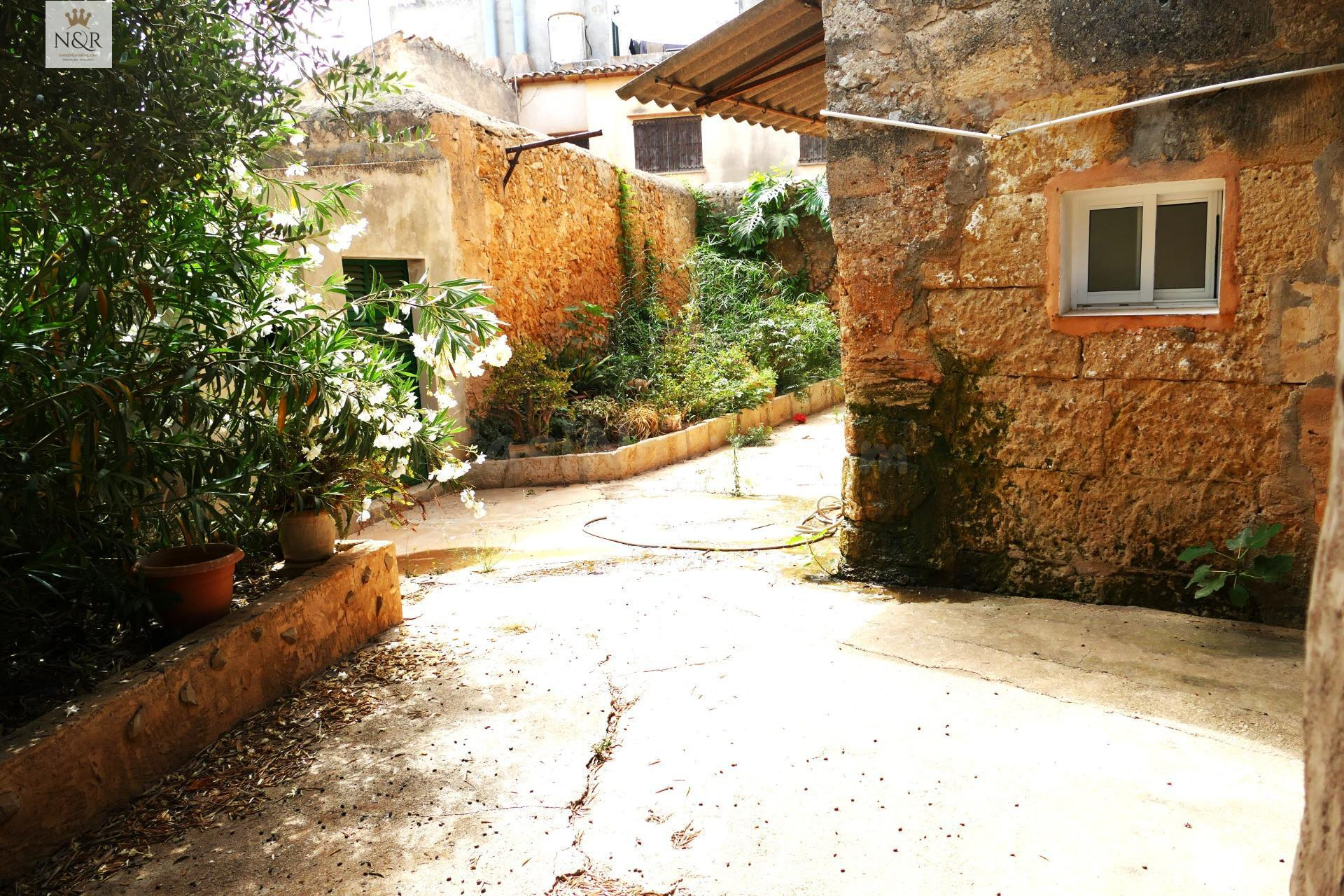 CASA SEÑORIAL EN BINIALI CON GARAJE Y JARDÍN - foto 2