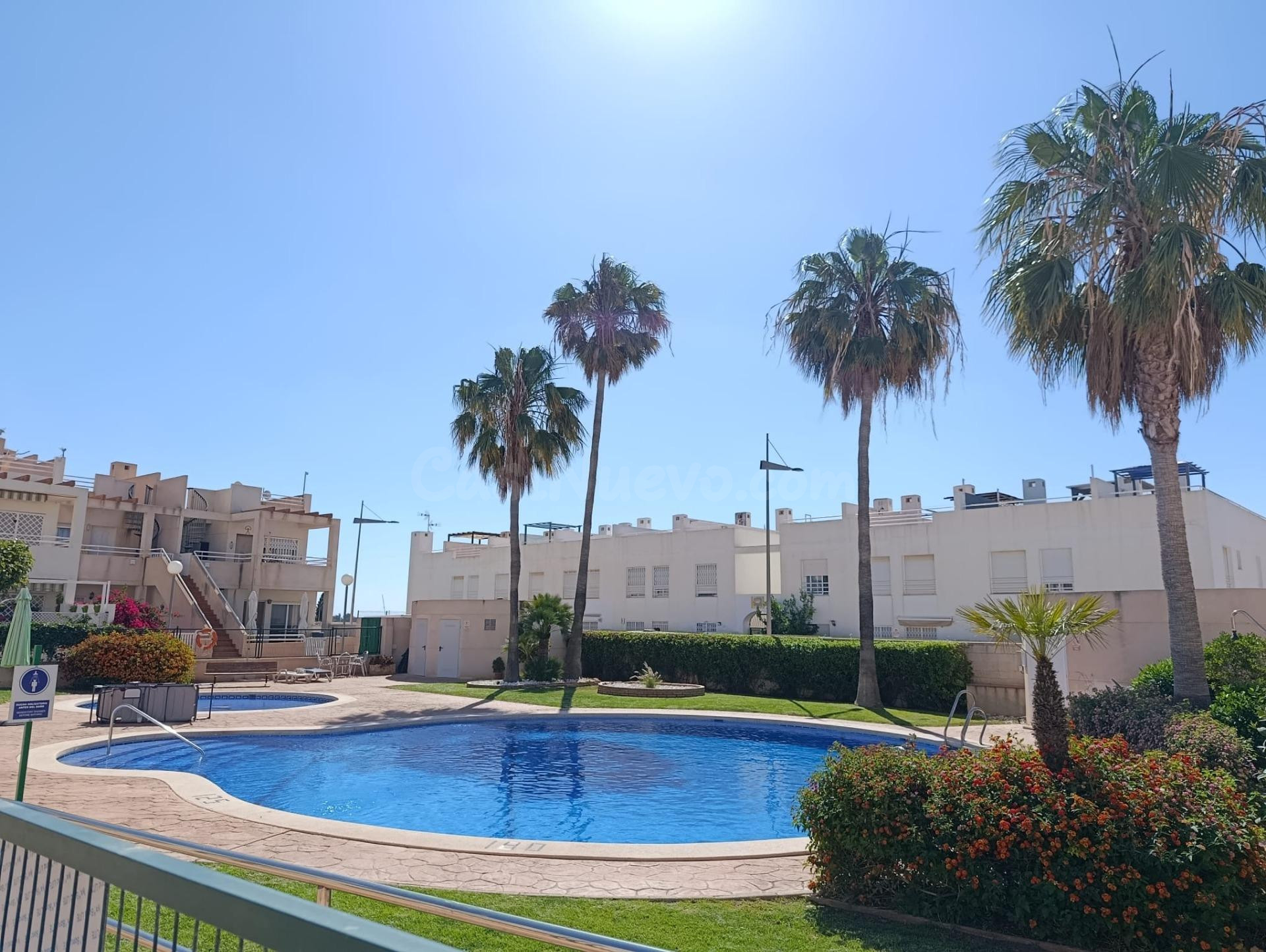 Apartamento de 1 dormitorio en planta baja con 2 terrazas a 