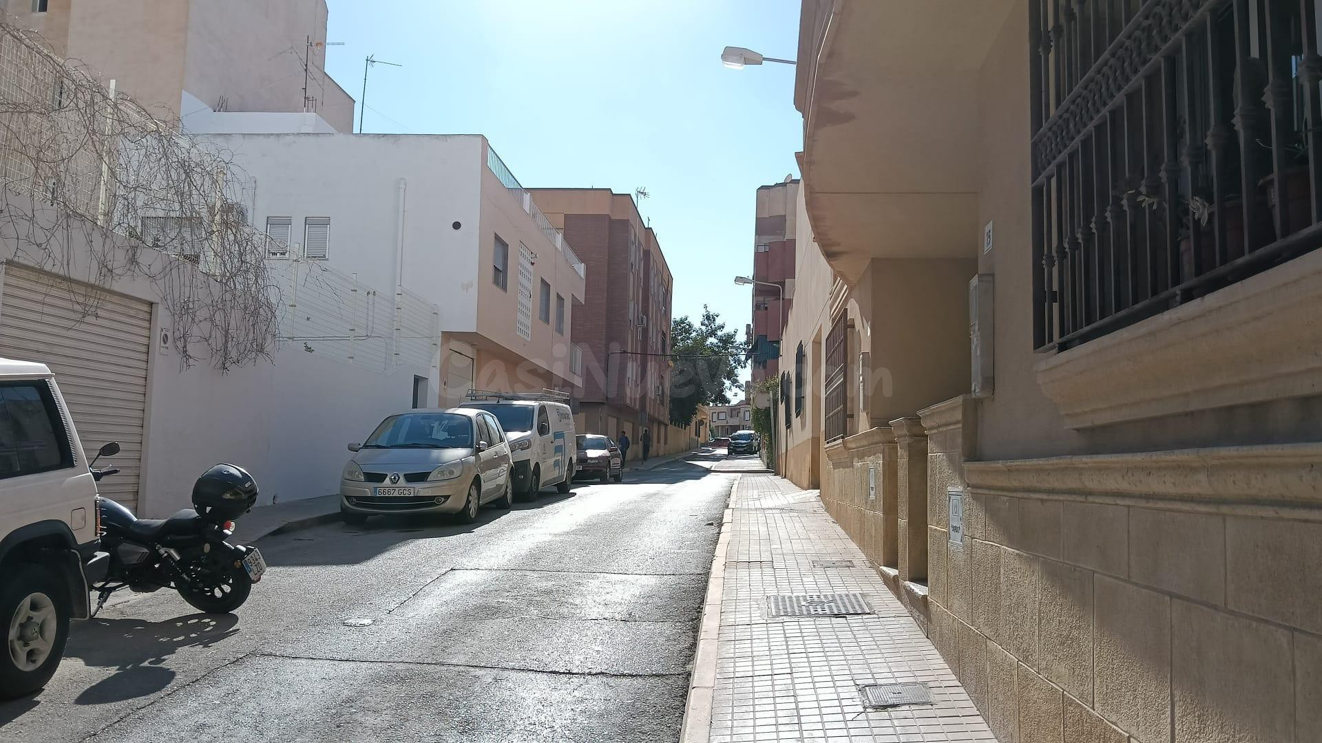 ¡Tu Ático Ideal en El Ejido Sur por solo €126,500! - foto 2