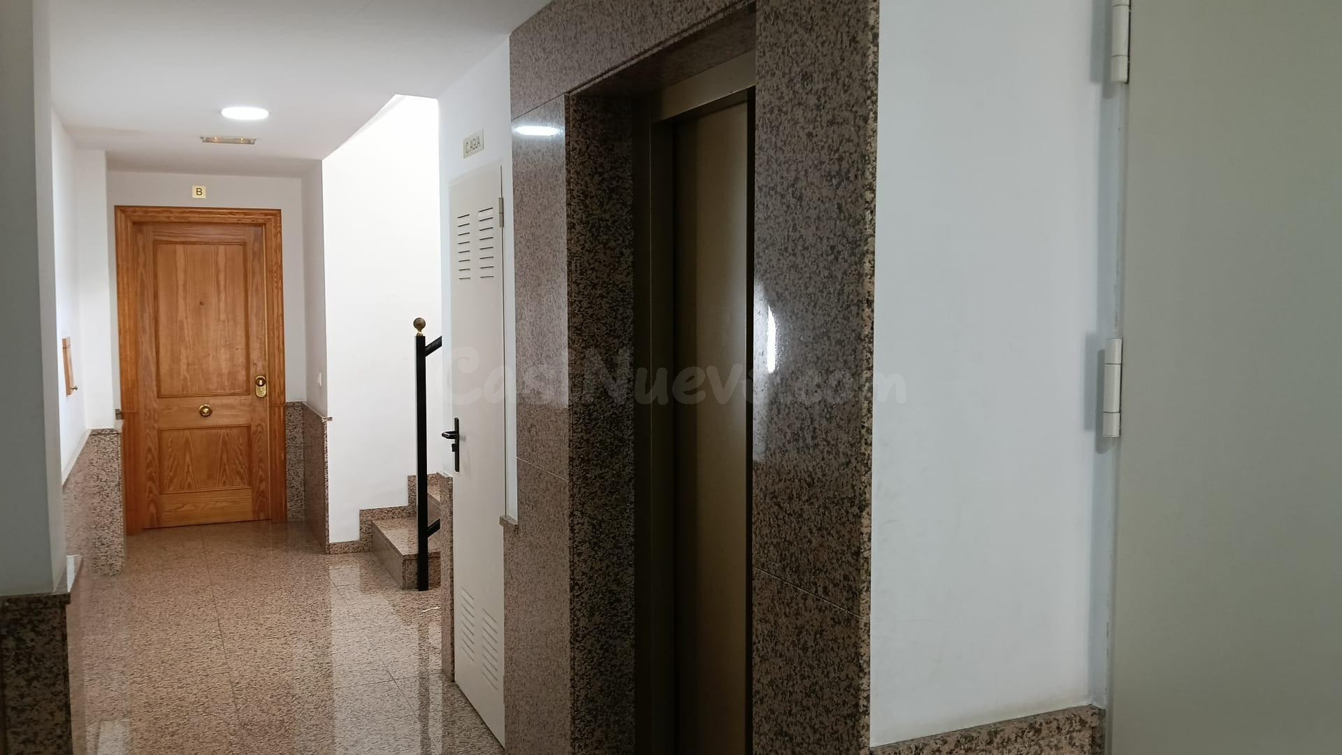 ¡Tu Ático Ideal en El Ejido Sur por solo €126,500! - foto 5