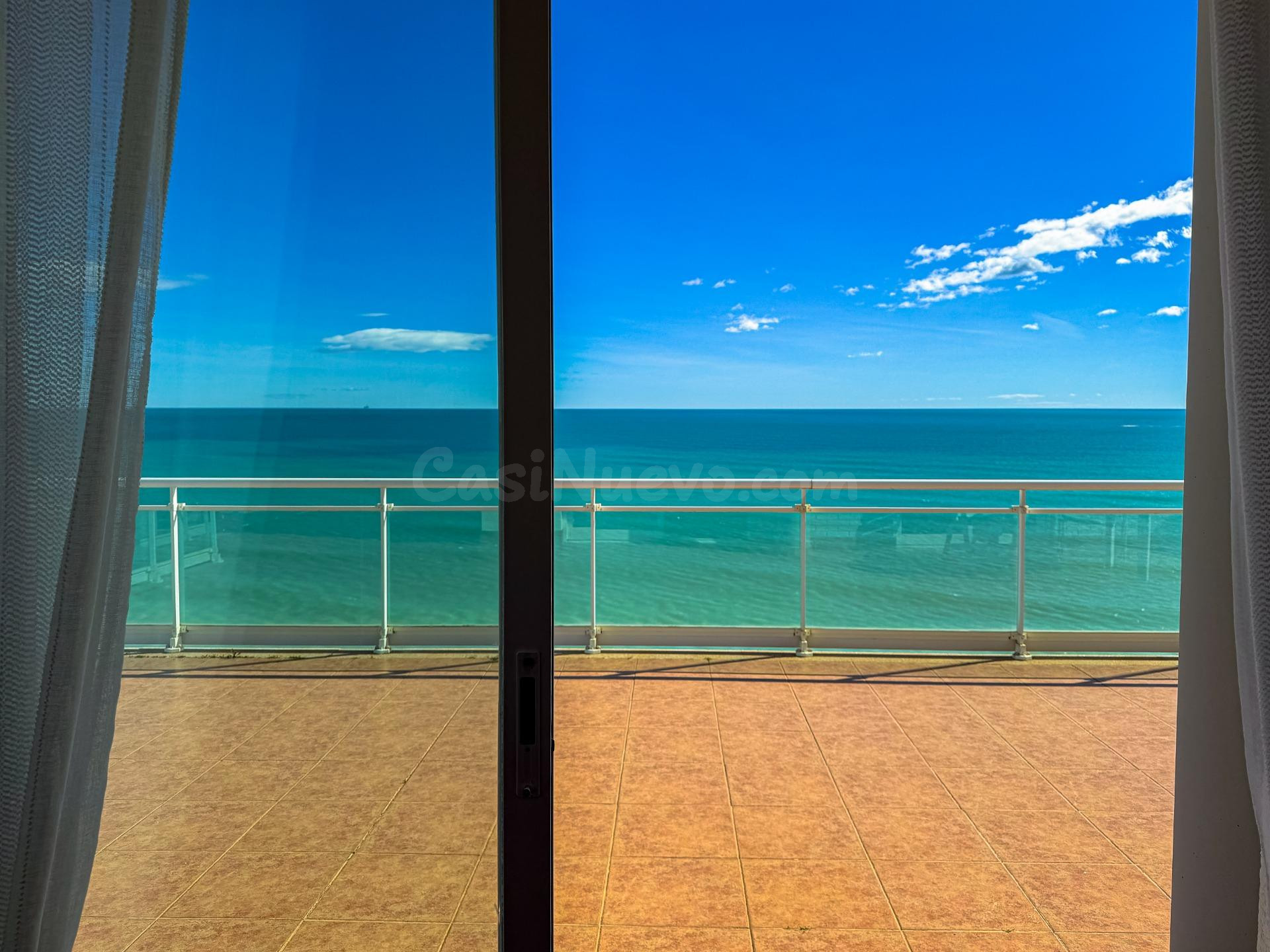 ÁTICO EXCLUSIVO CON GRAN TERRAZA PANORÁMICA FRENTE AL MAR EN - foto 4
