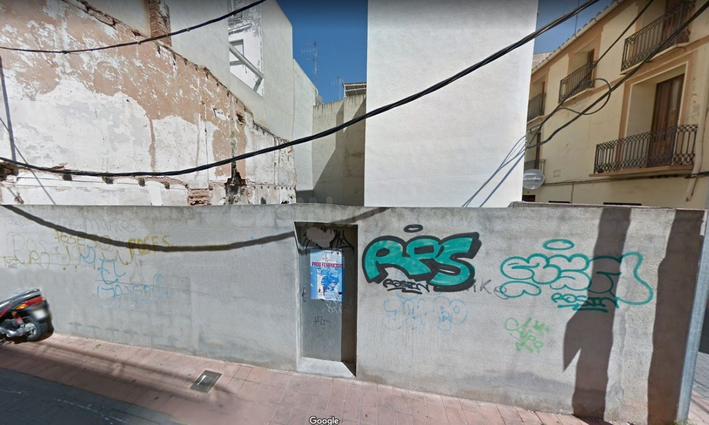 Terreno urbano en el centro de la población