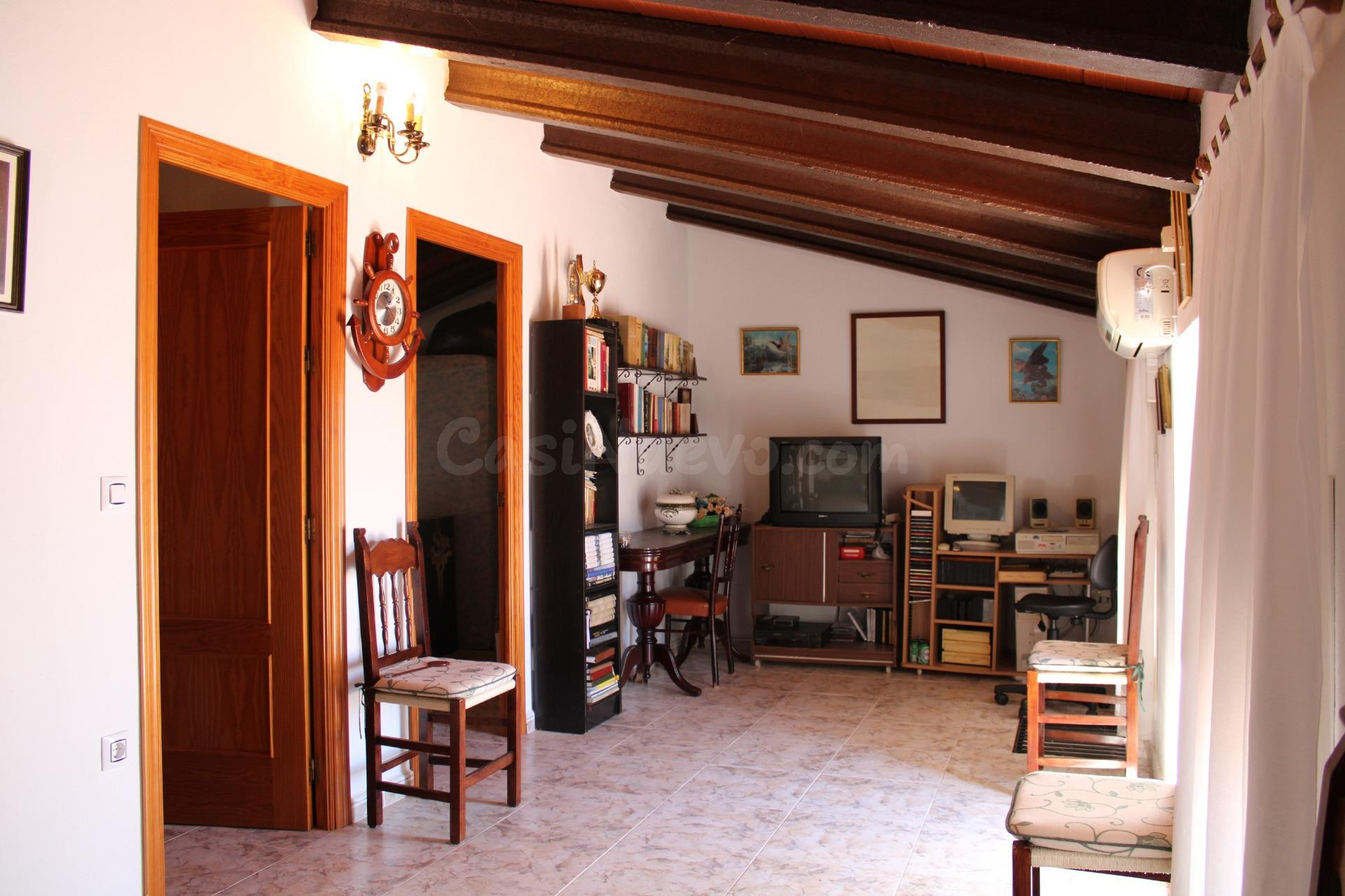 Magnífica casa de pueblo reformada con garaje y acceso a dos calles en Castilblanco de los Arroyos