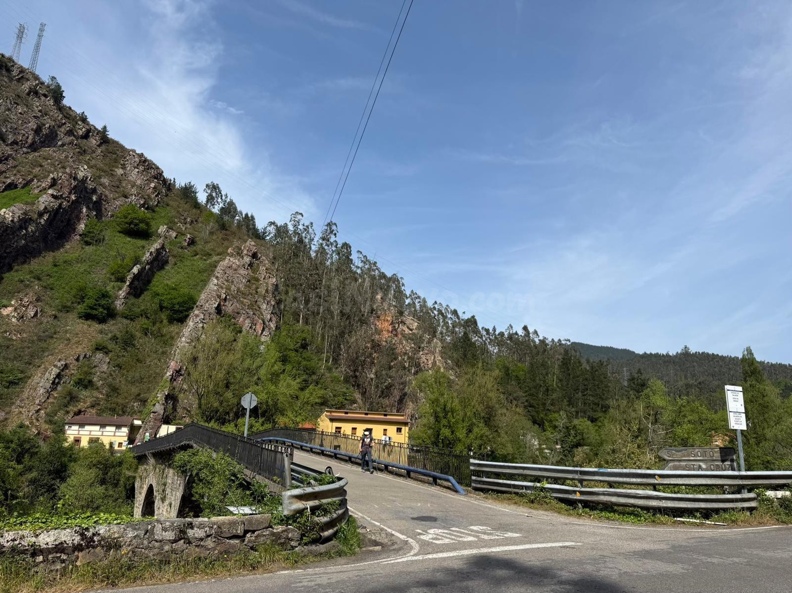 ✨Oportunidad única: Chalet adosado con encanto en Peñaflor – - foto 4