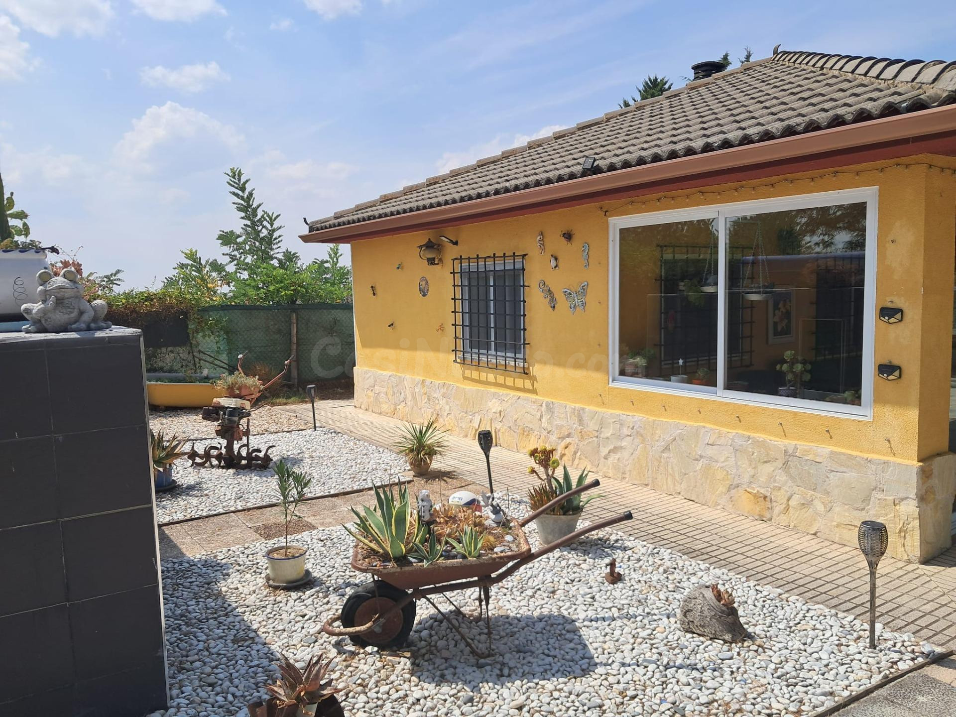 ***Casa urbana con gran parcela y todas las comodidades en La Vellés (Salamanca)***