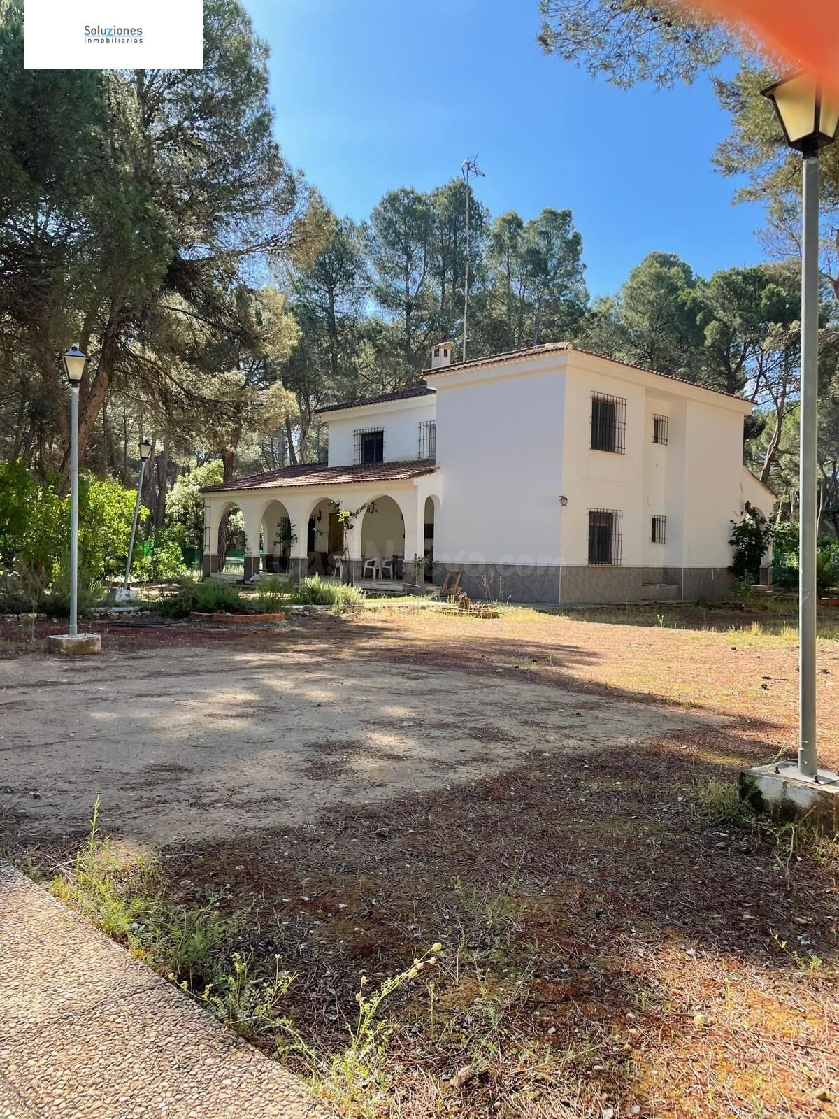 Oportunidad Única en Albacete: Espacio, Naturaleza y Comodidad a Solo 10 Minutos de la Ciudad