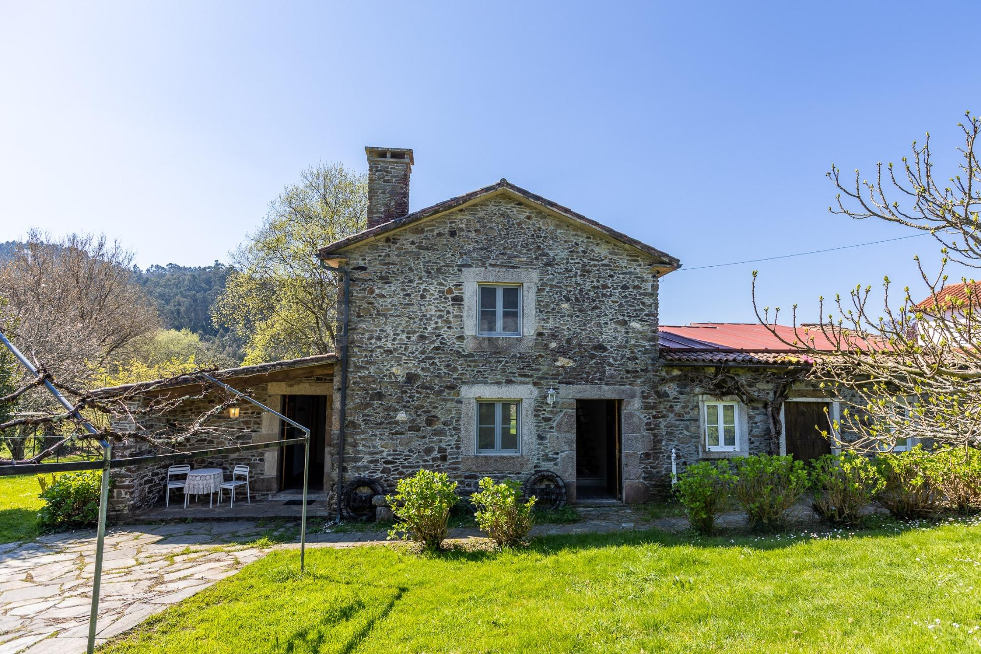 CASA DE PIEDRA SEÑORIAL CON FINCA, PISCINA Y NEGOCIO TURÍSTI - foto 2