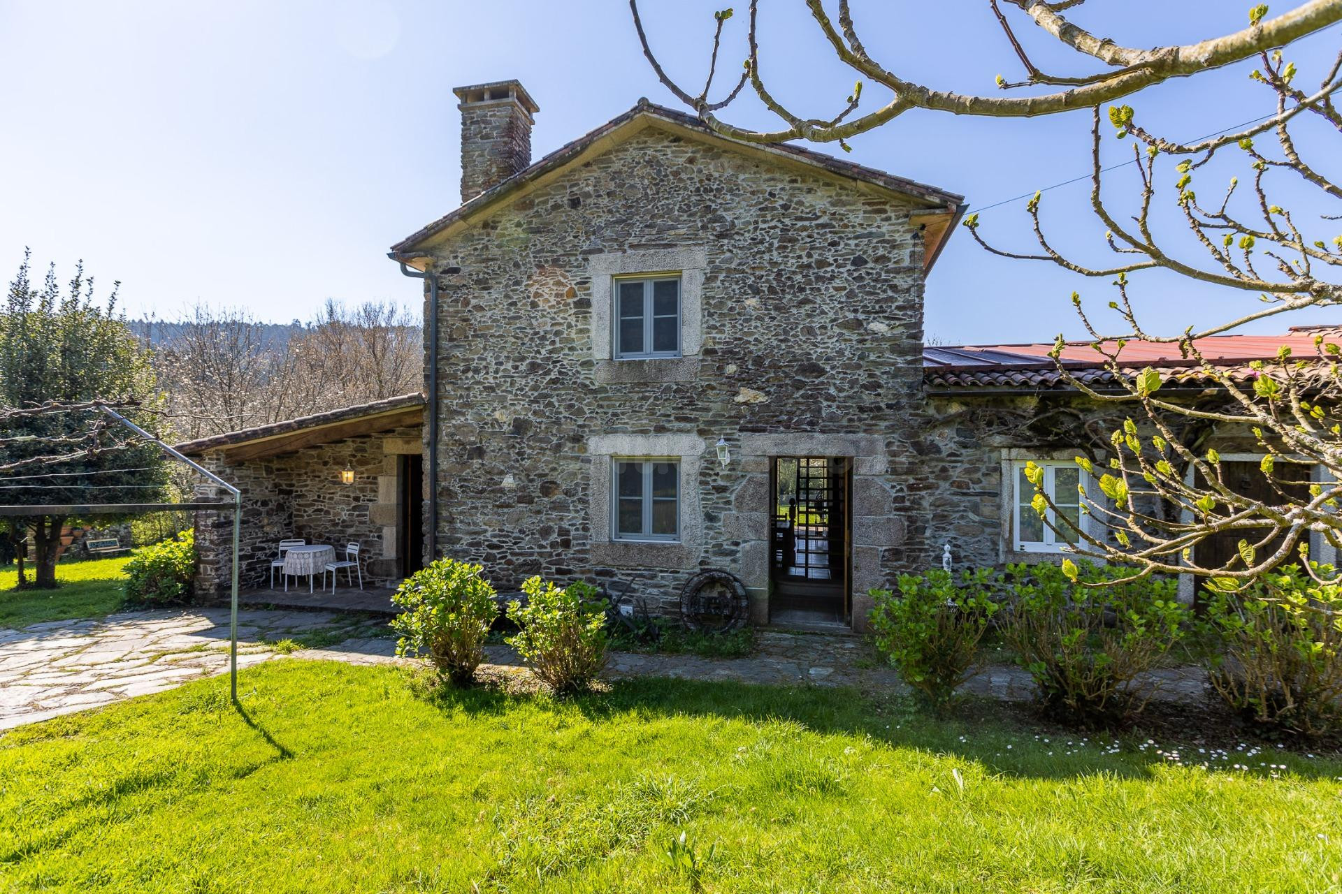 CASA DE PIEDRA SEÑORIAL CON FINCA, PISCINA Y NEGOCIO TURÍSTI - foto 3