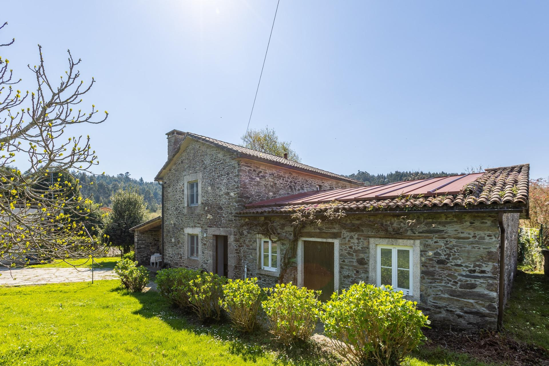 CASA DE PIEDRA SEÑORIAL CON FINCA, PISCINA Y NEGOCIO TURÍSTI - foto 4