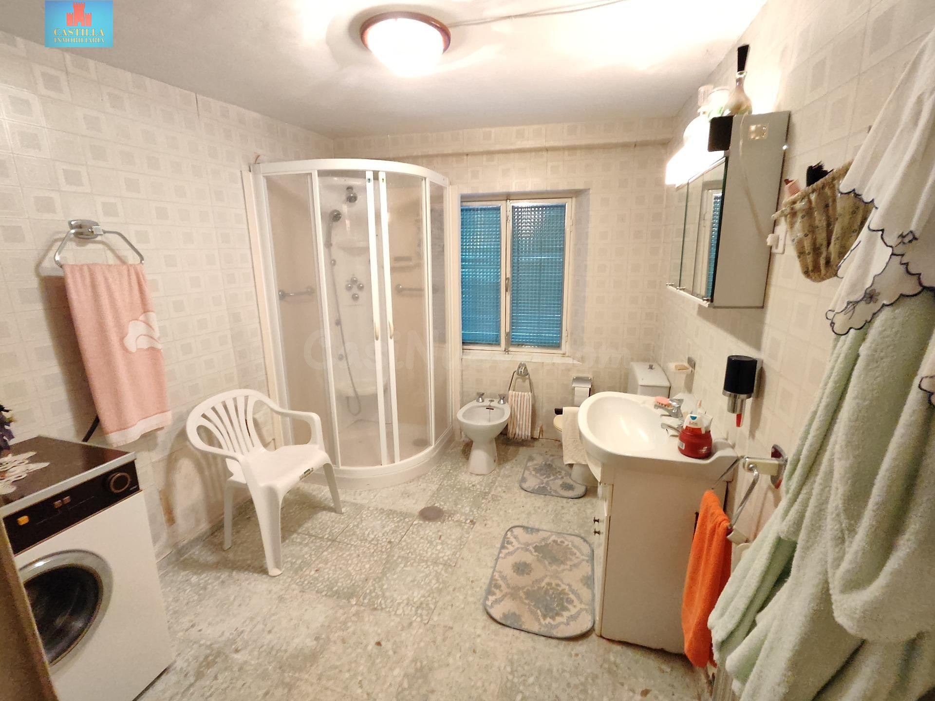 OPORTUNIDAD URBANO CASA CON TERRENO, GARAJE, ALMACENES... - foto 3