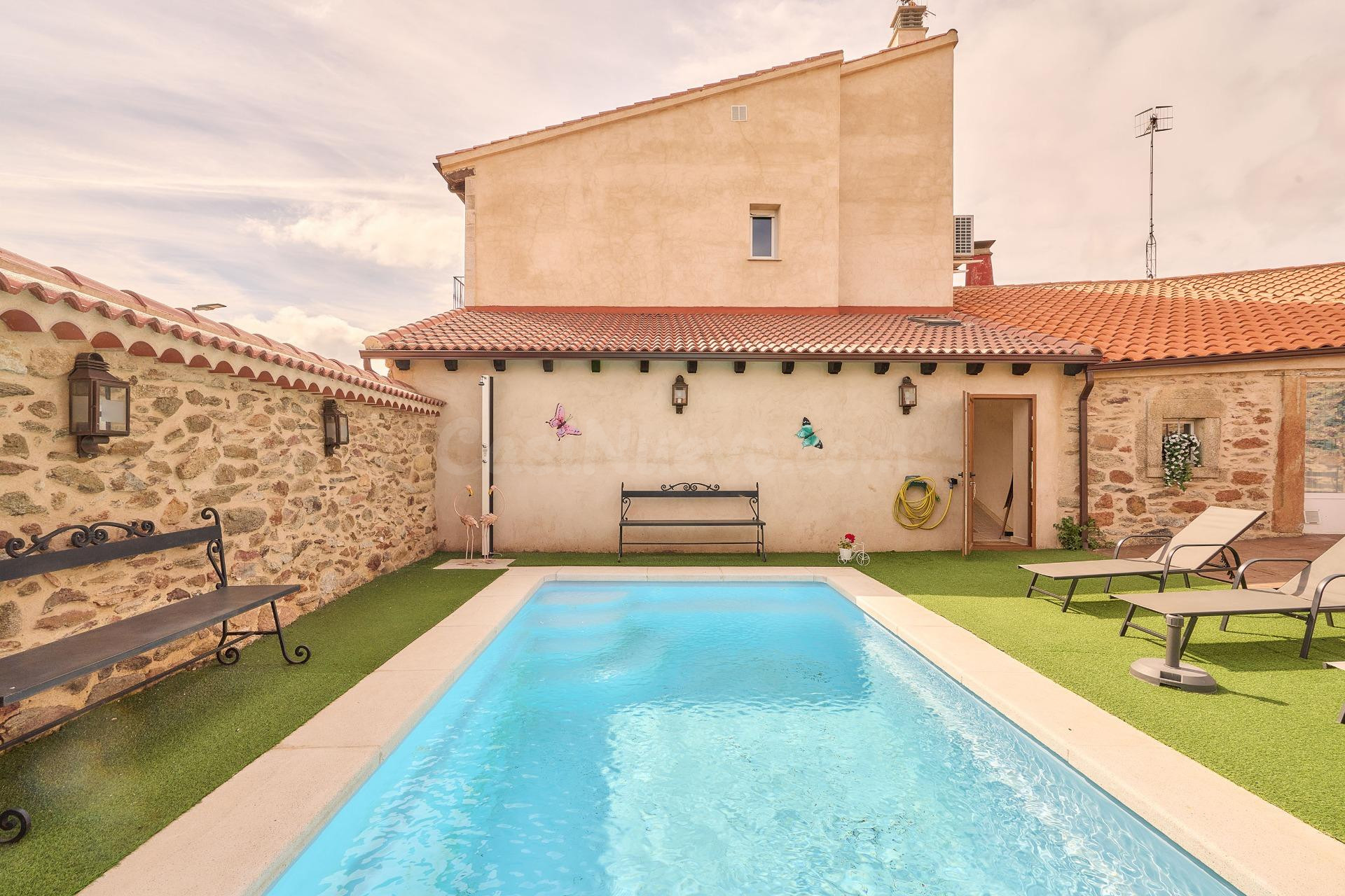 EXCLUSIVO COMPLEJO RESIDENCIAL RÚSTICO – CASA RURAL EN SANTI